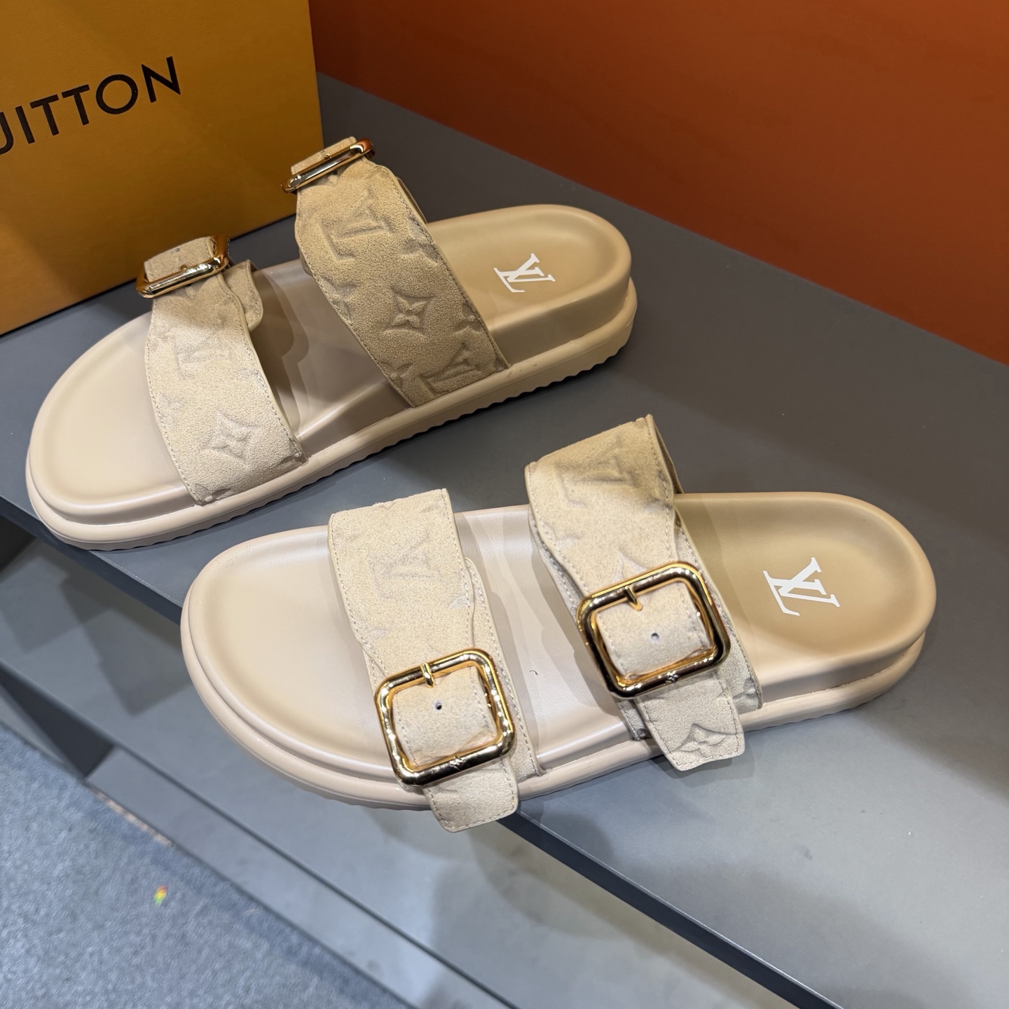 LV shoe