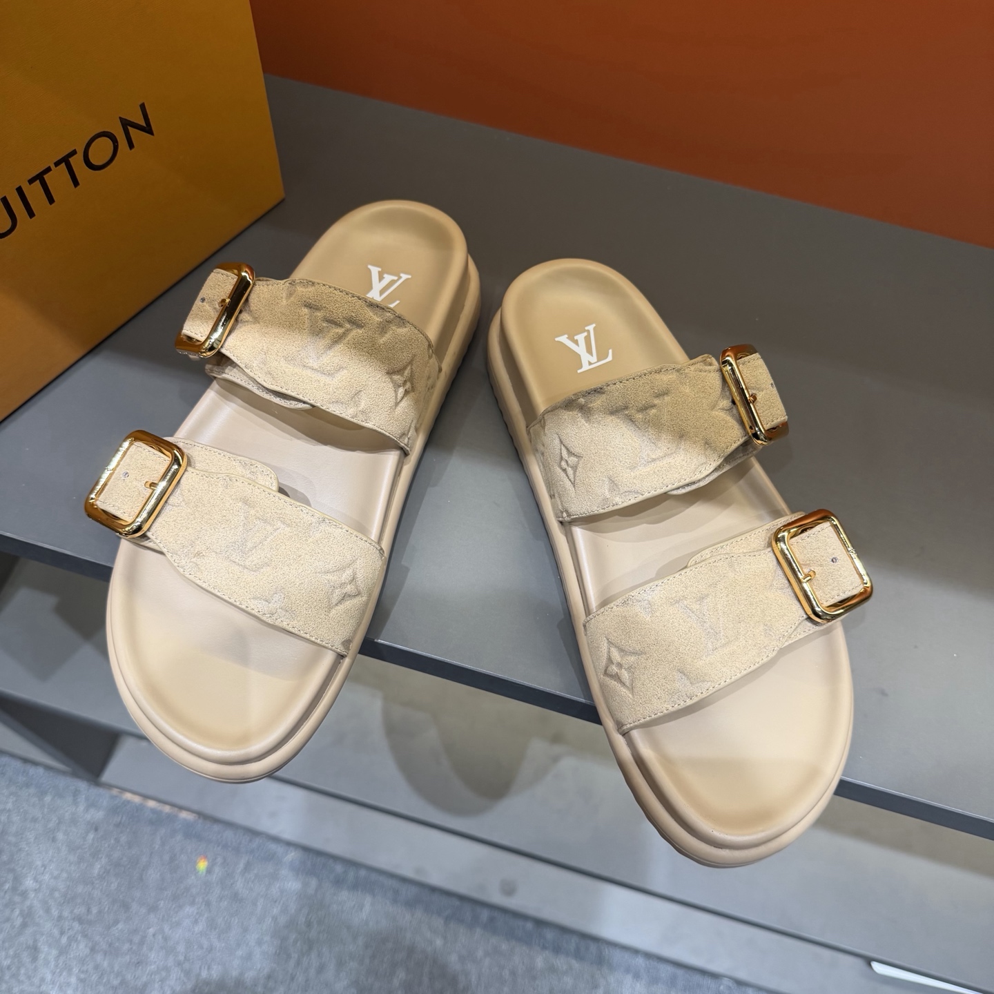 LV shoe