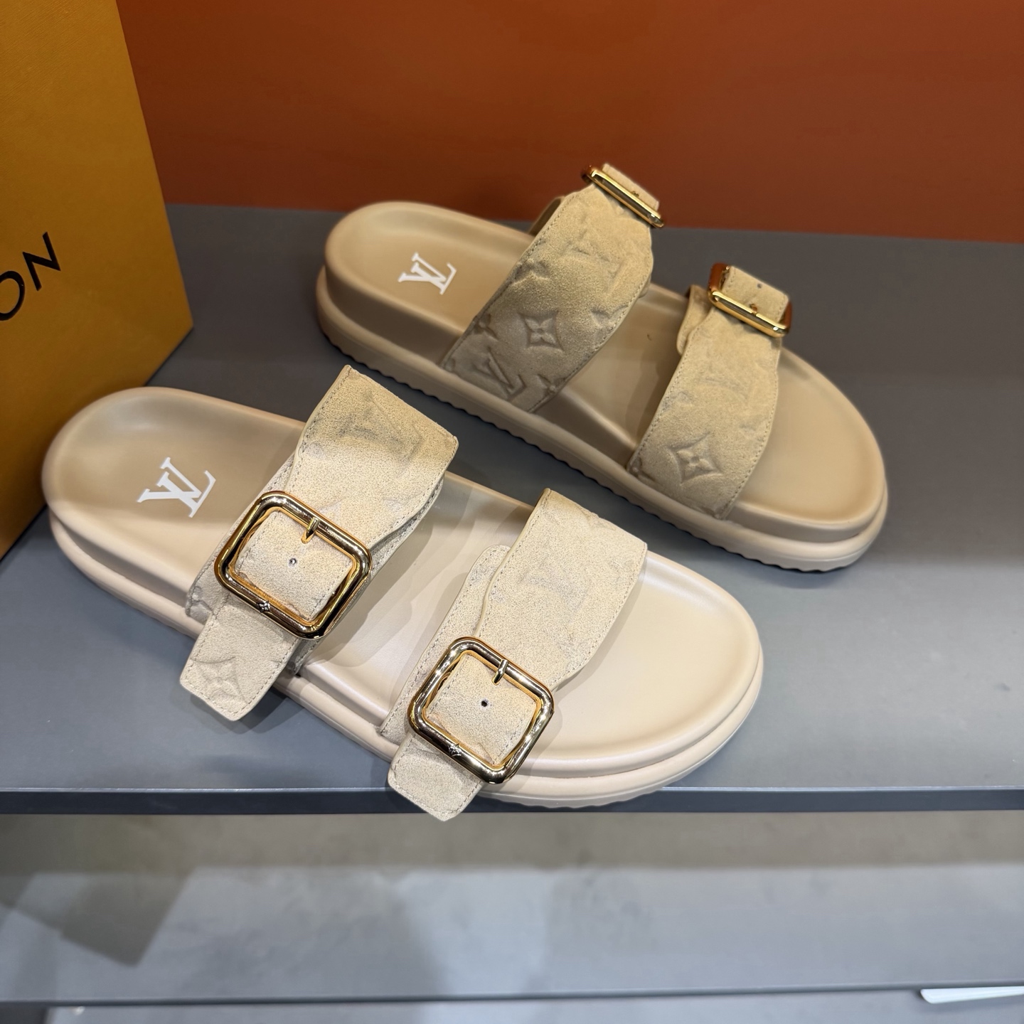 LV shoe