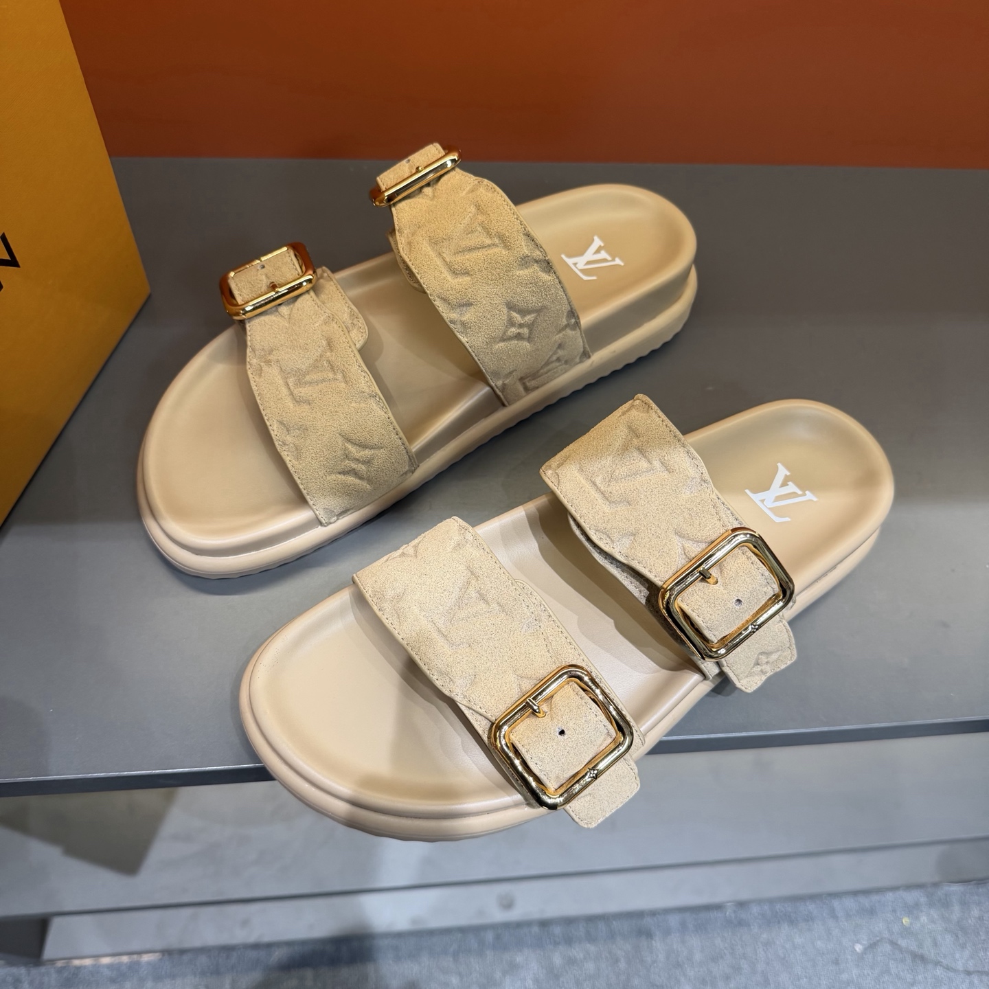 LV shoe