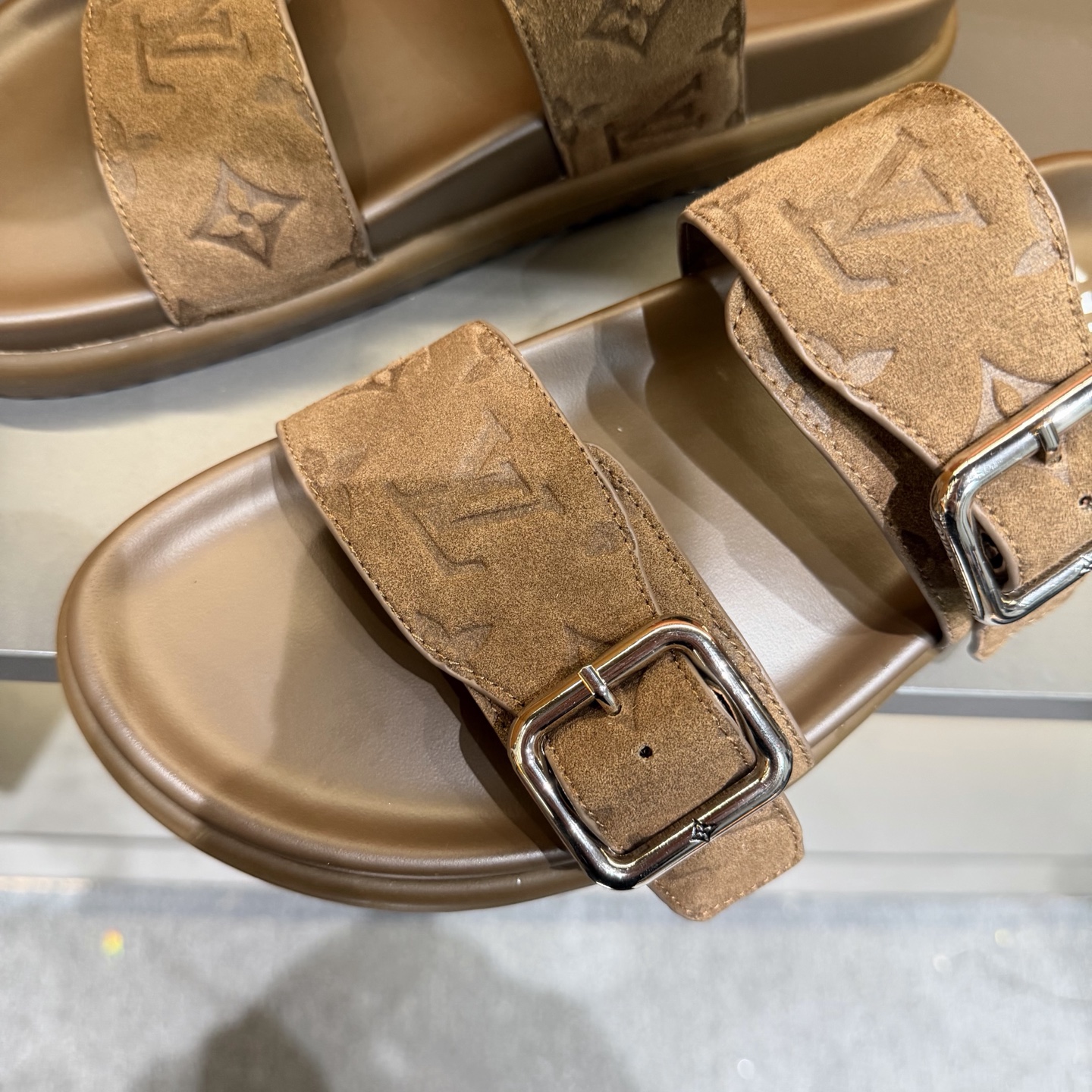 LV shoe