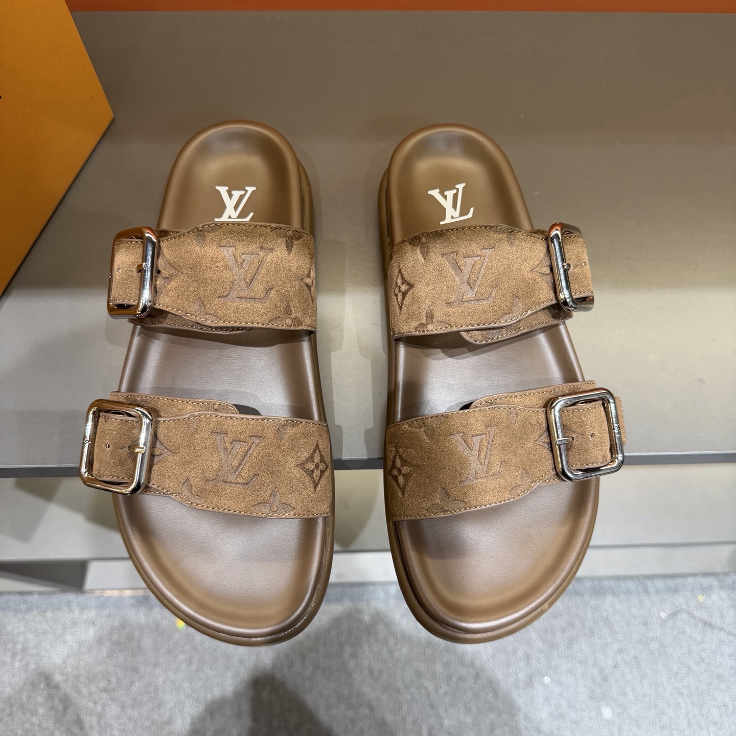 LV shoe