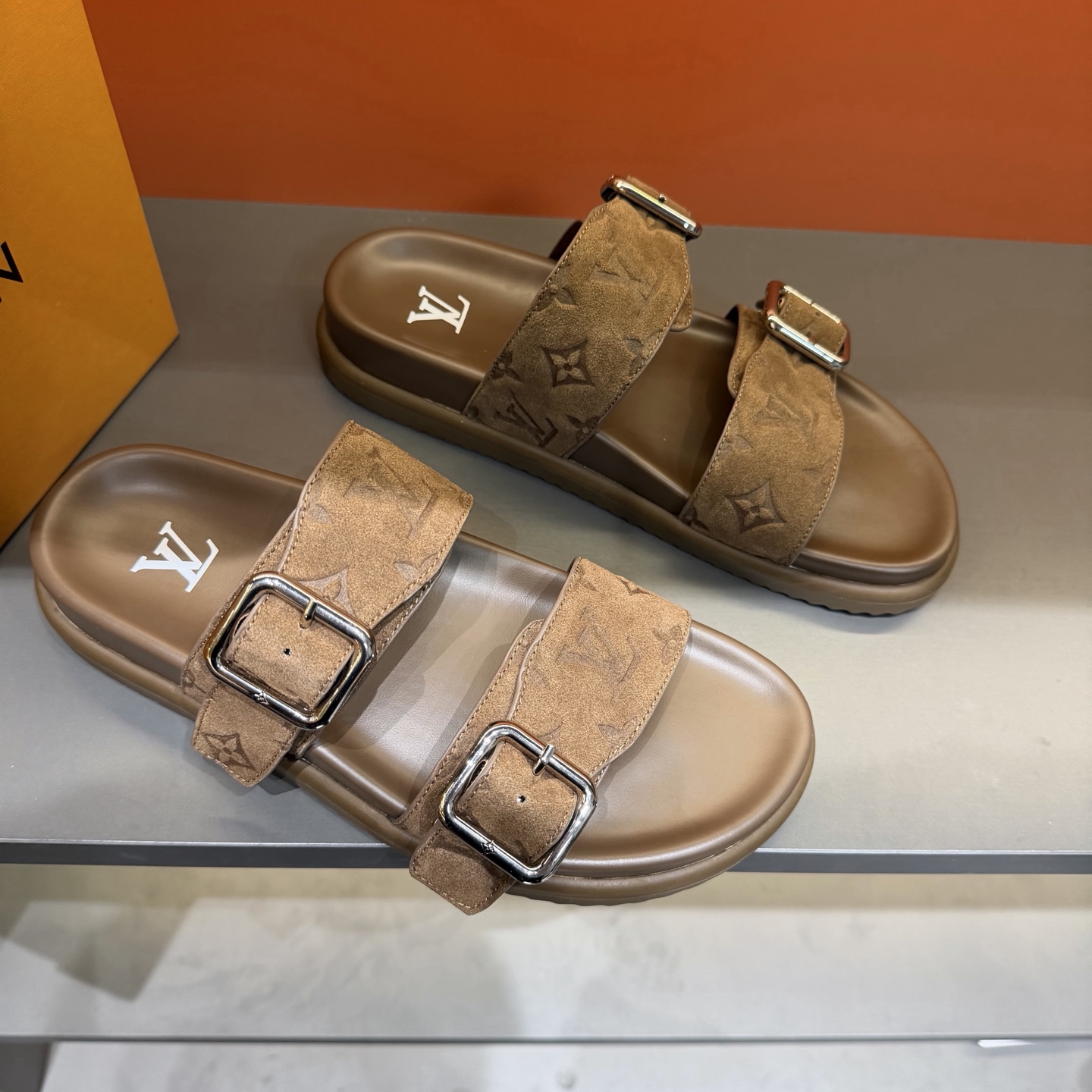 LV shoe