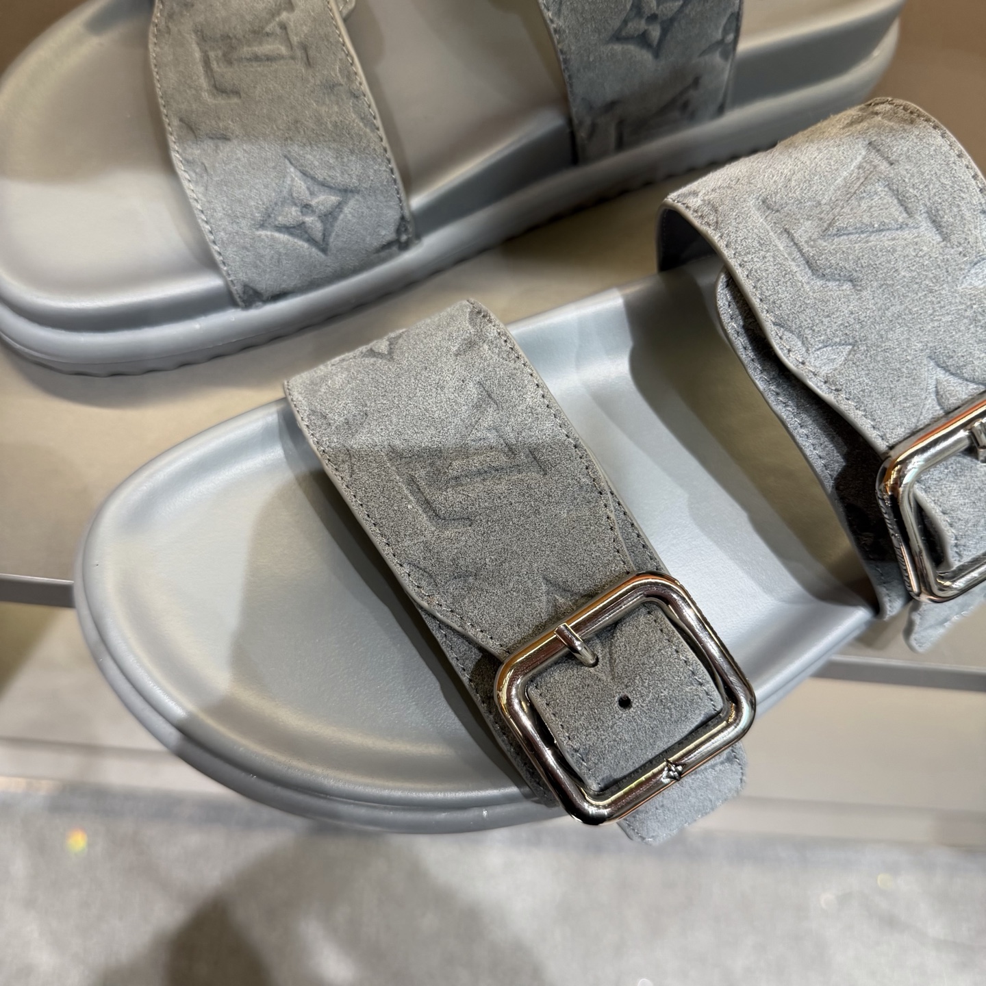 LV shoe