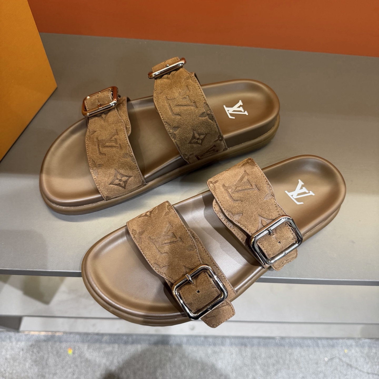 LV shoe