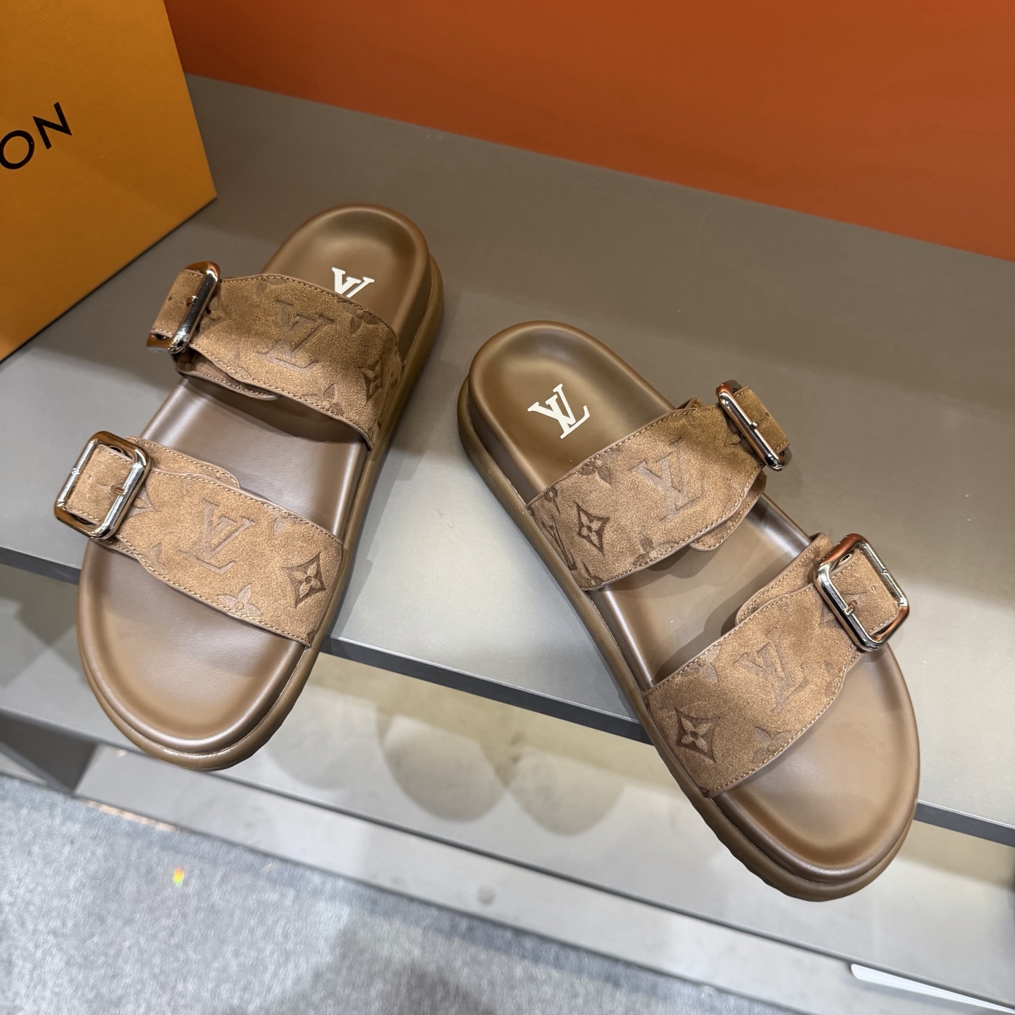 LV shoe