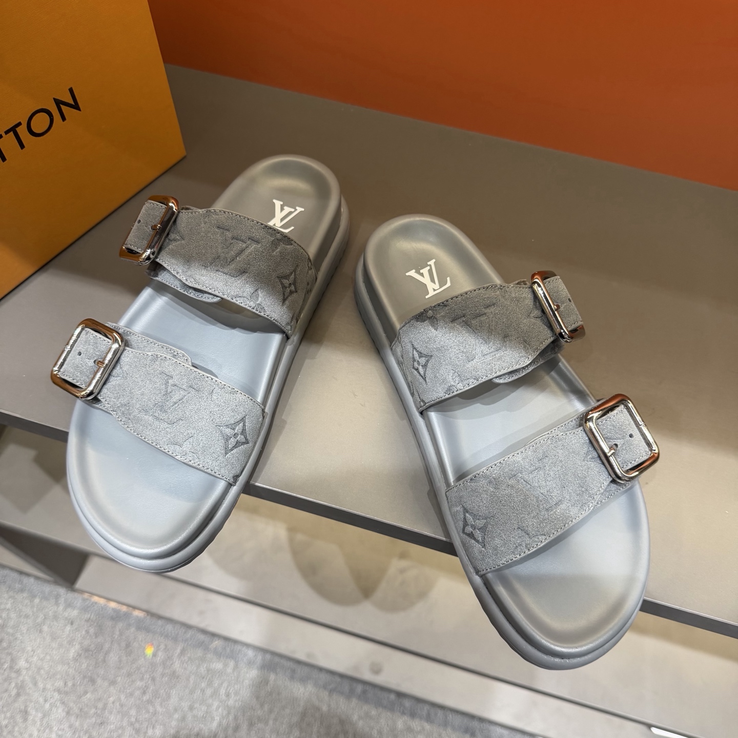LV shoe