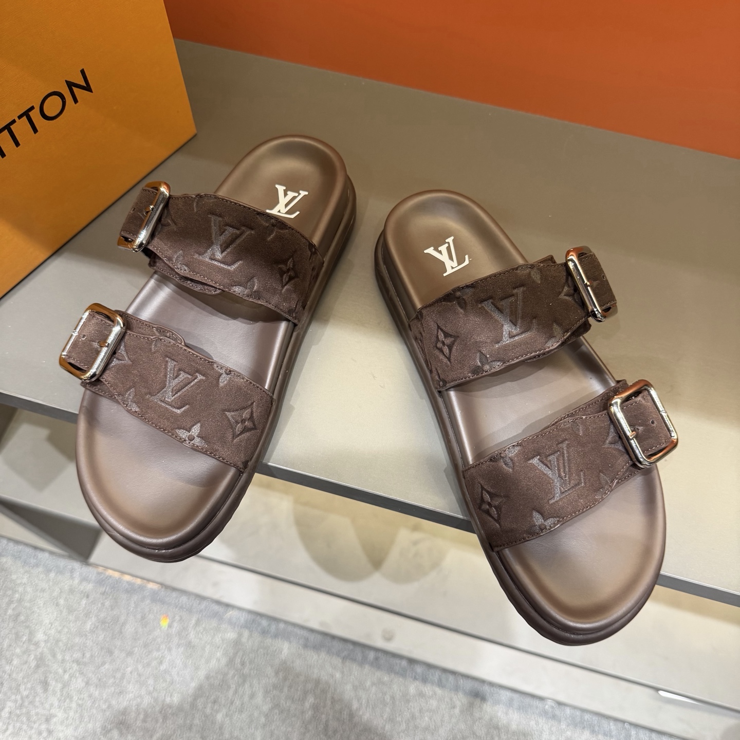 LV shoe