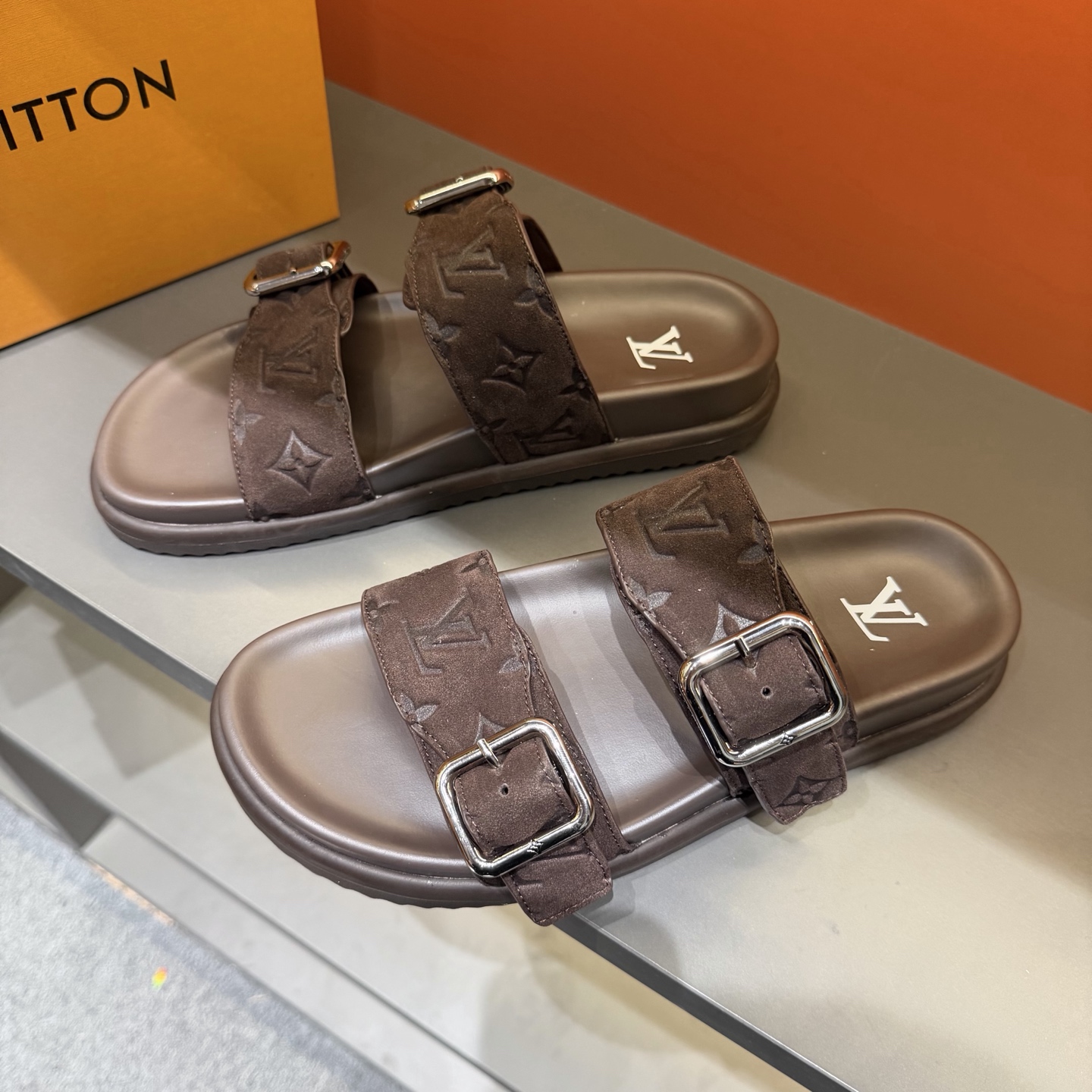 LV shoe