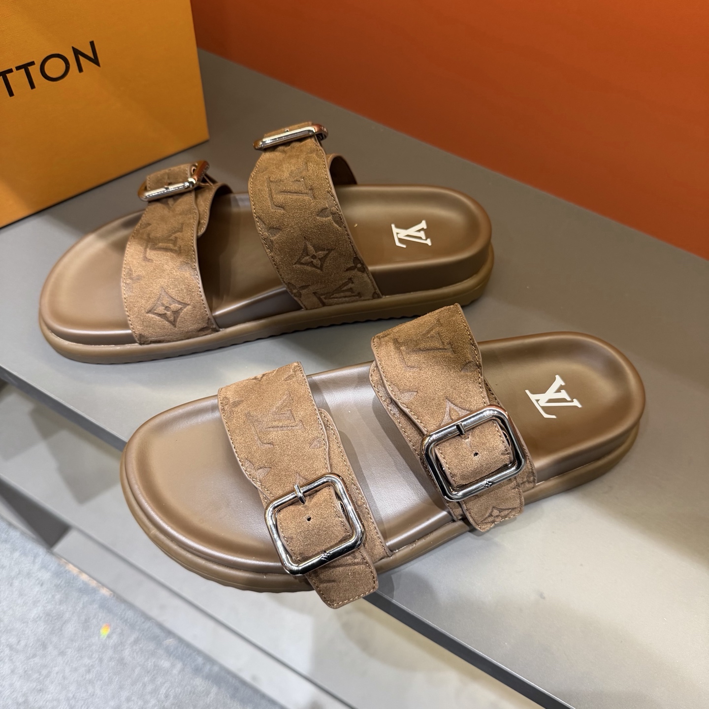 LV shoe