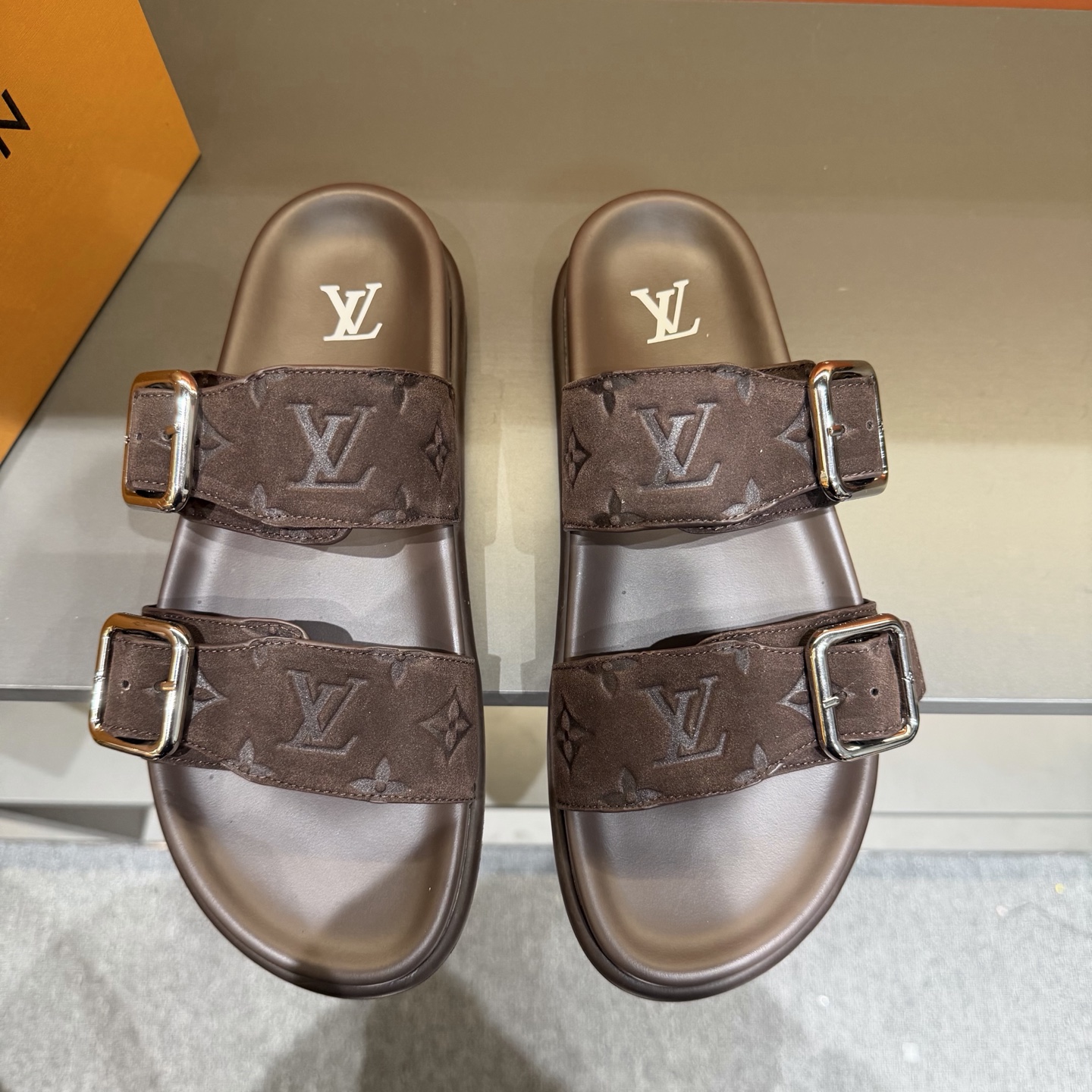 LV shoe