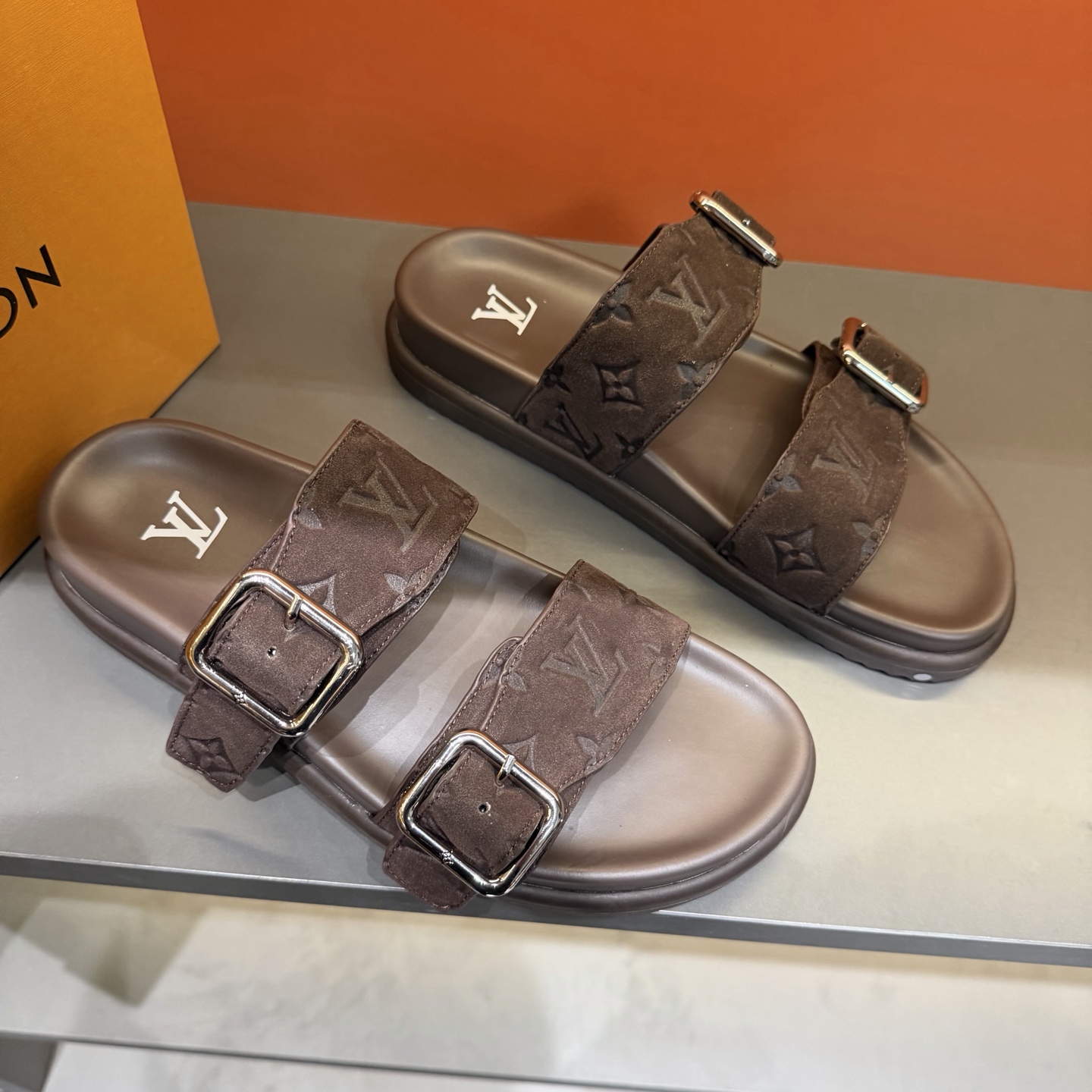 LV shoe