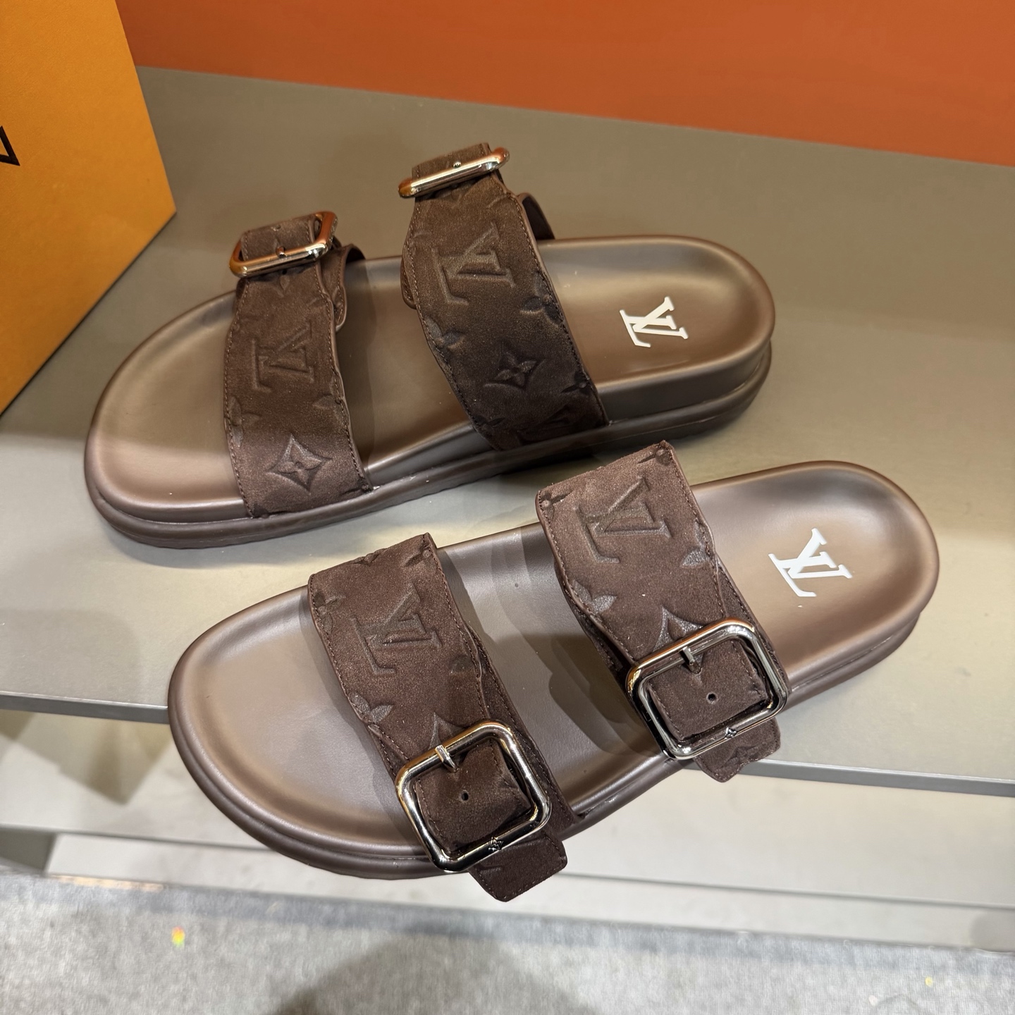 LV shoe