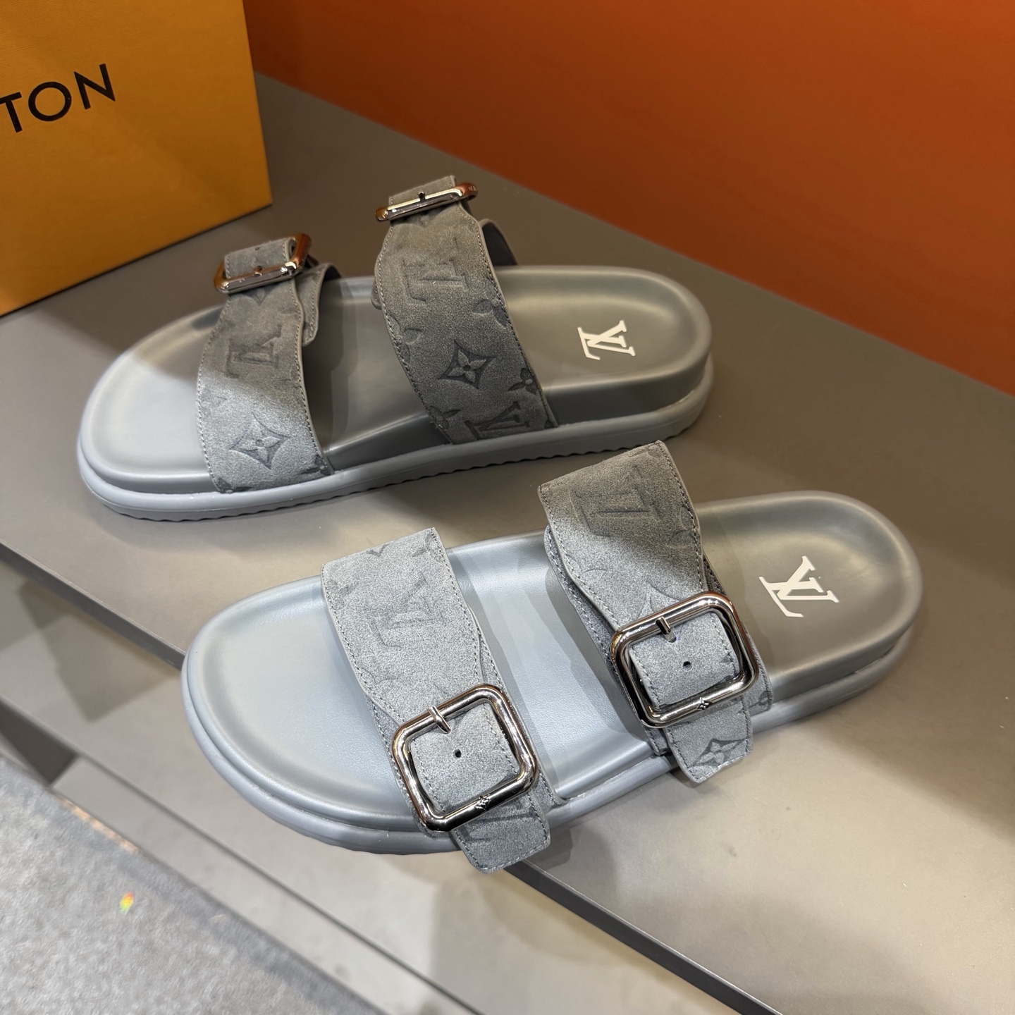 LV shoe