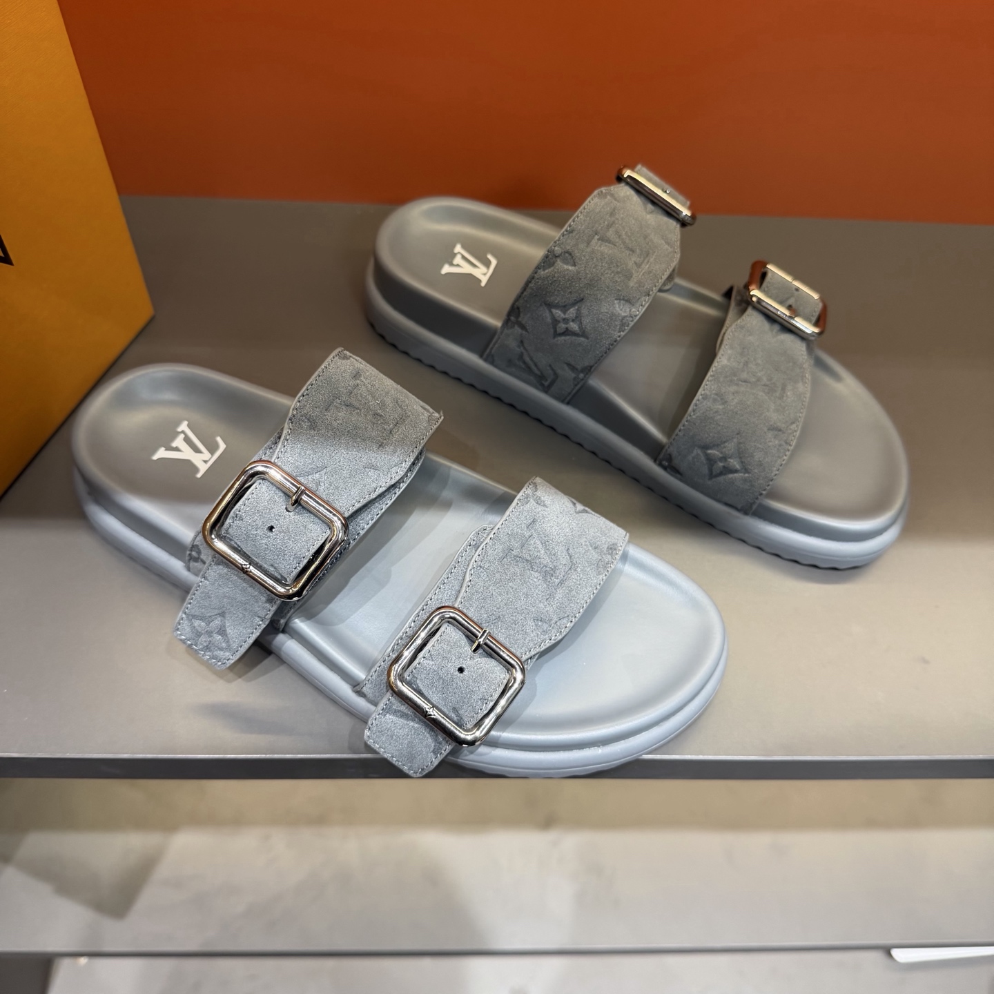 LV shoe