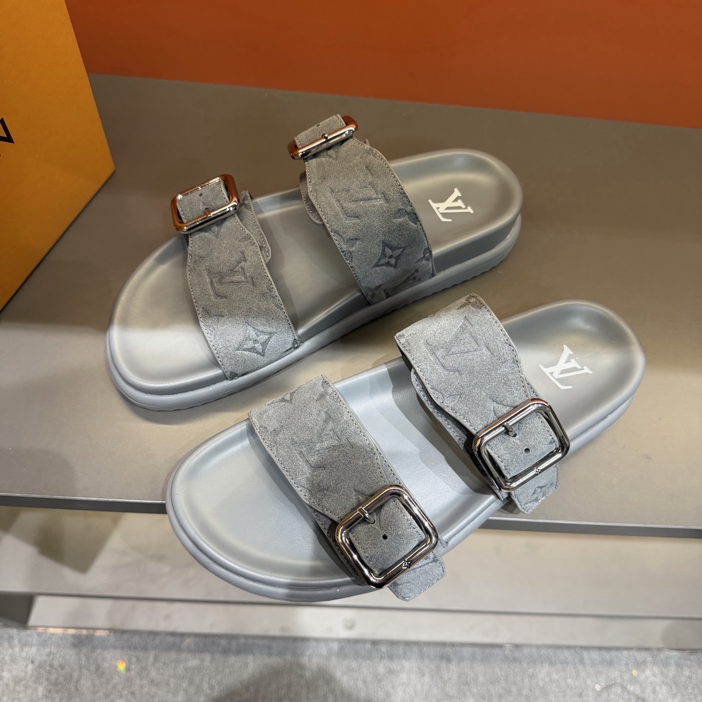 LV shoe