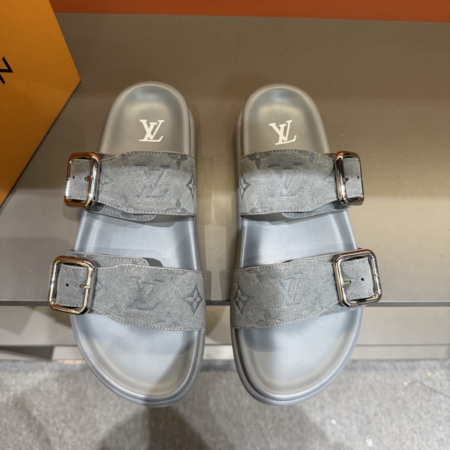 LV shoe
