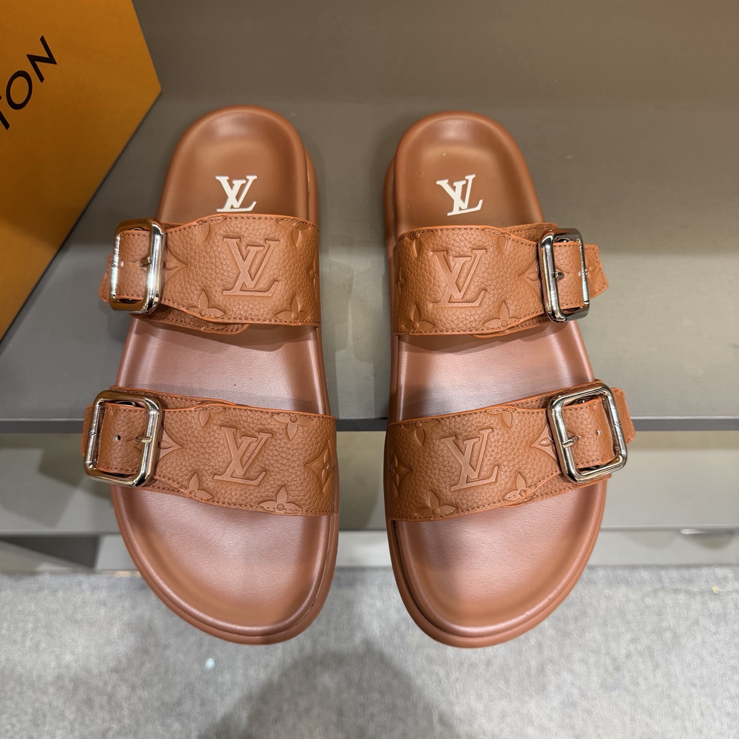 LV shoe