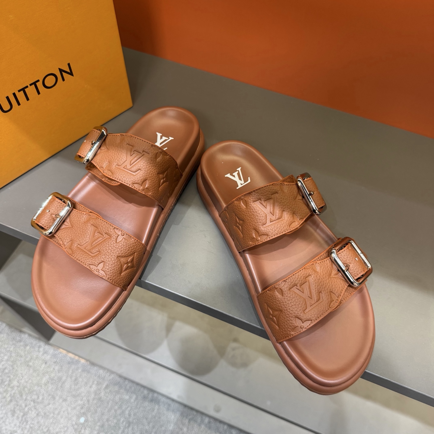 LV shoe
