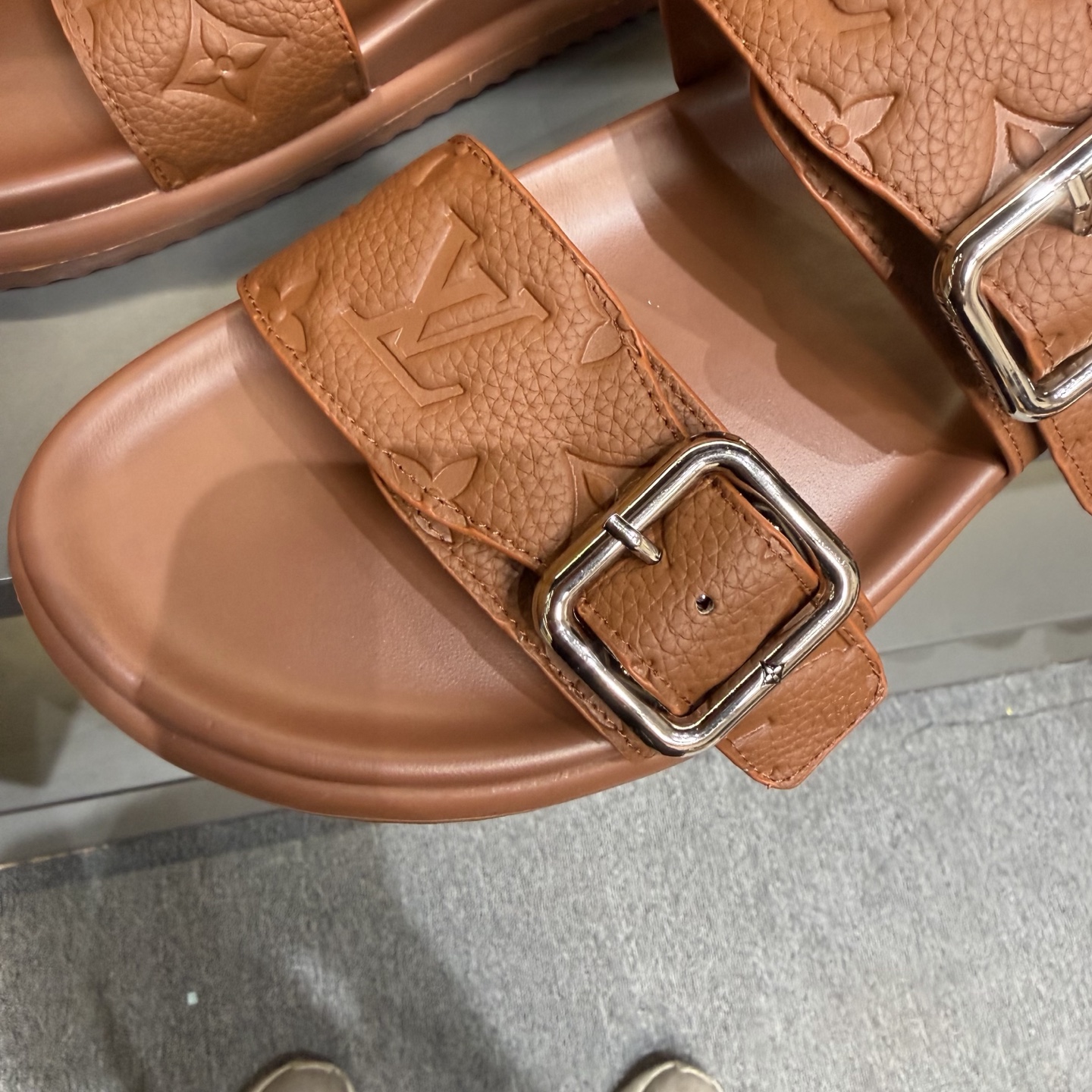 LV shoe
