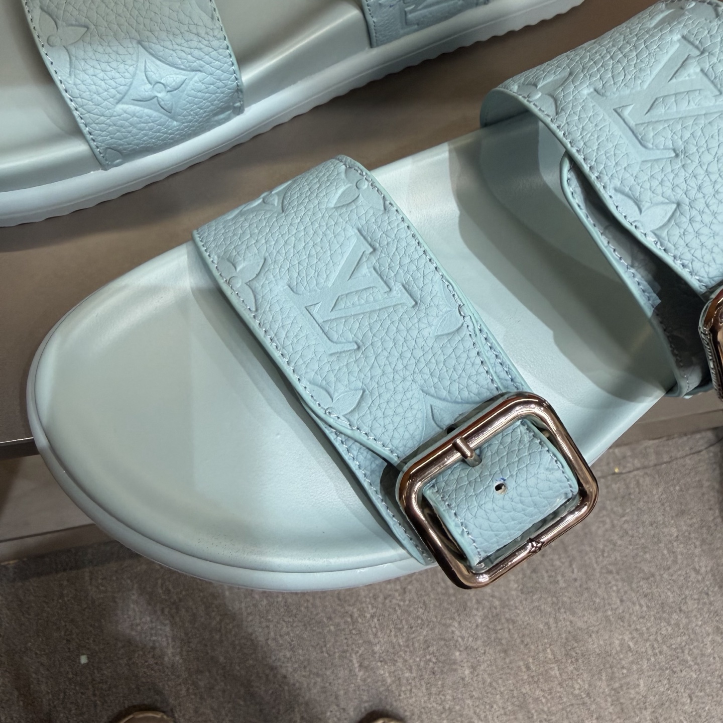LV shoe