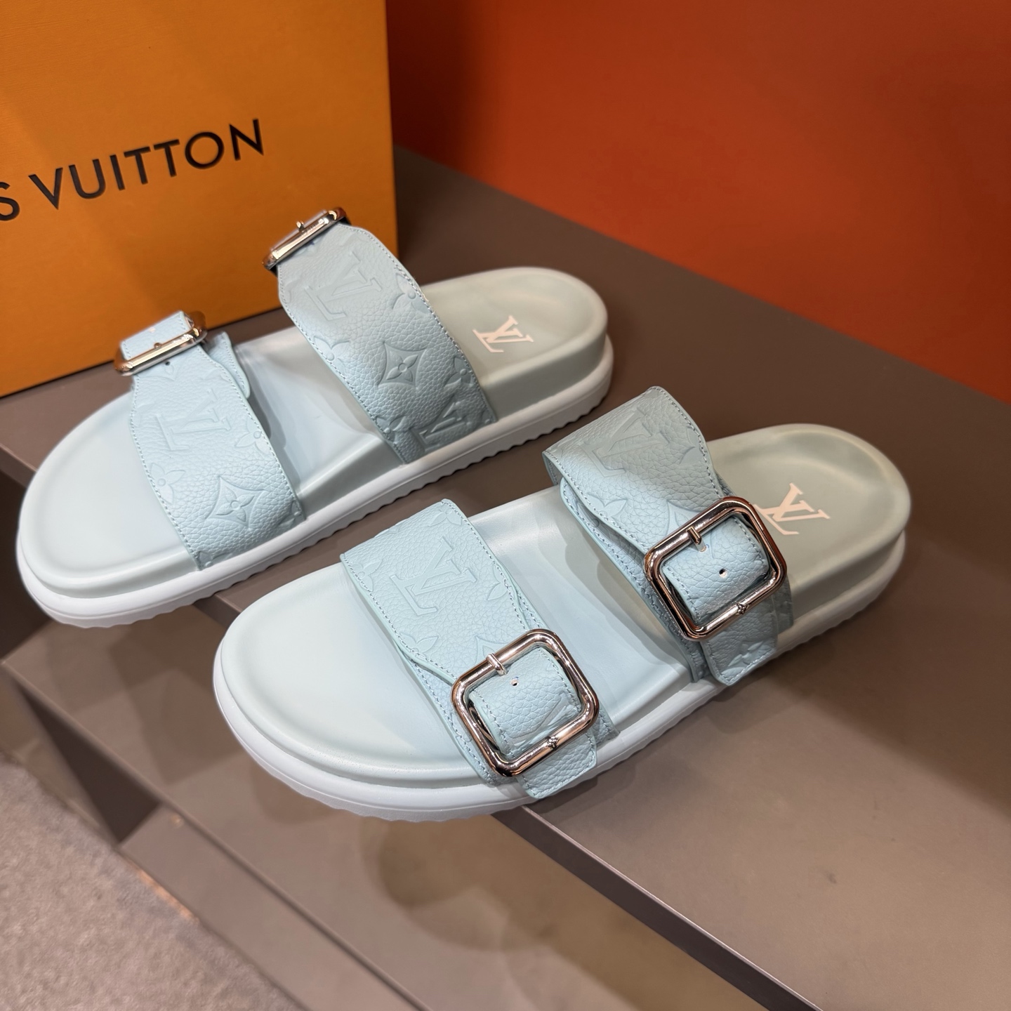 LV shoe