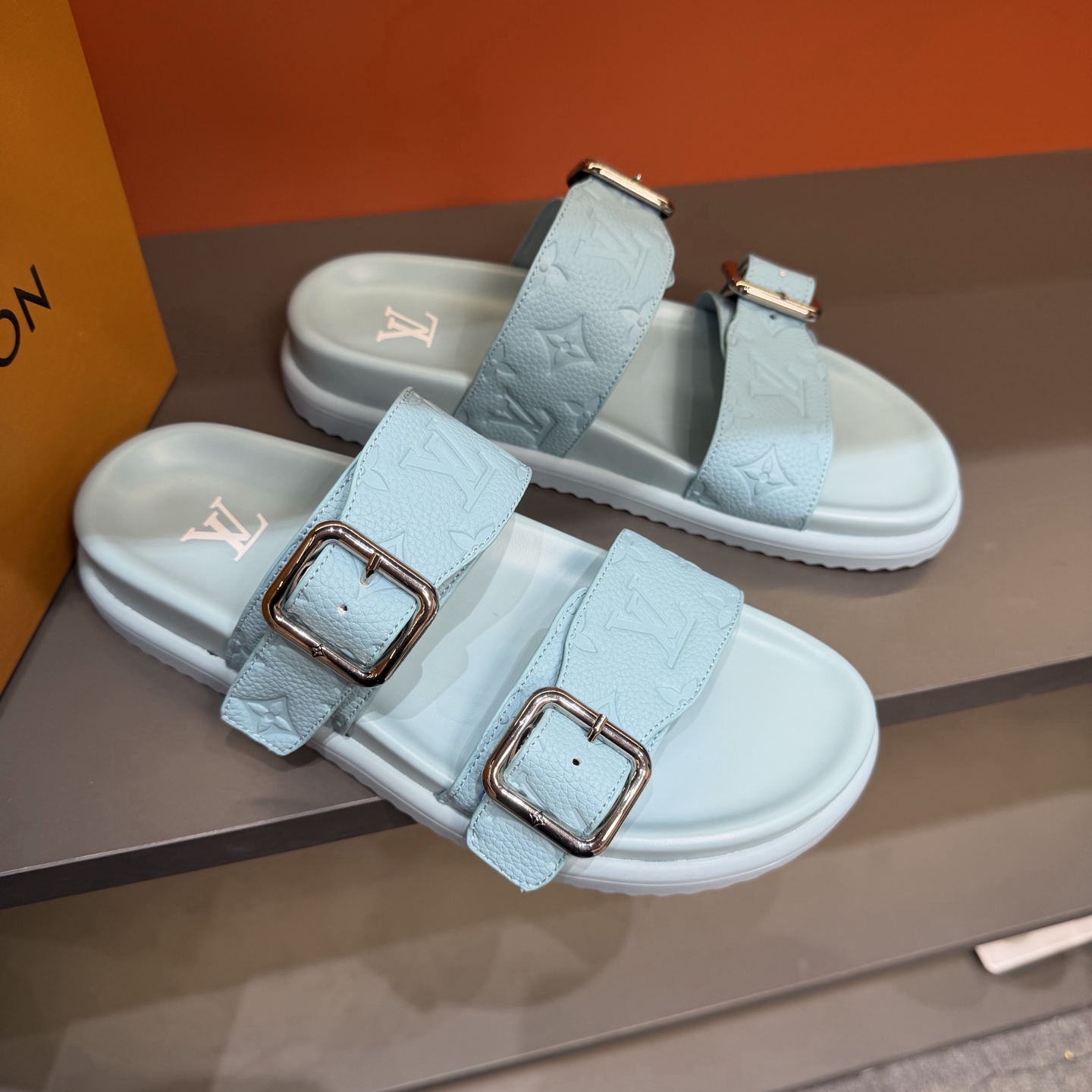 LV shoe