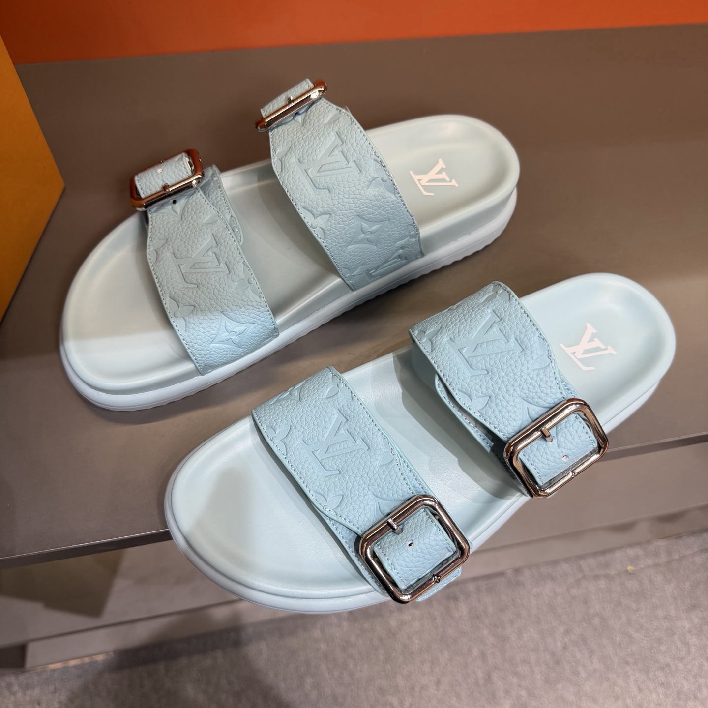 LV shoe