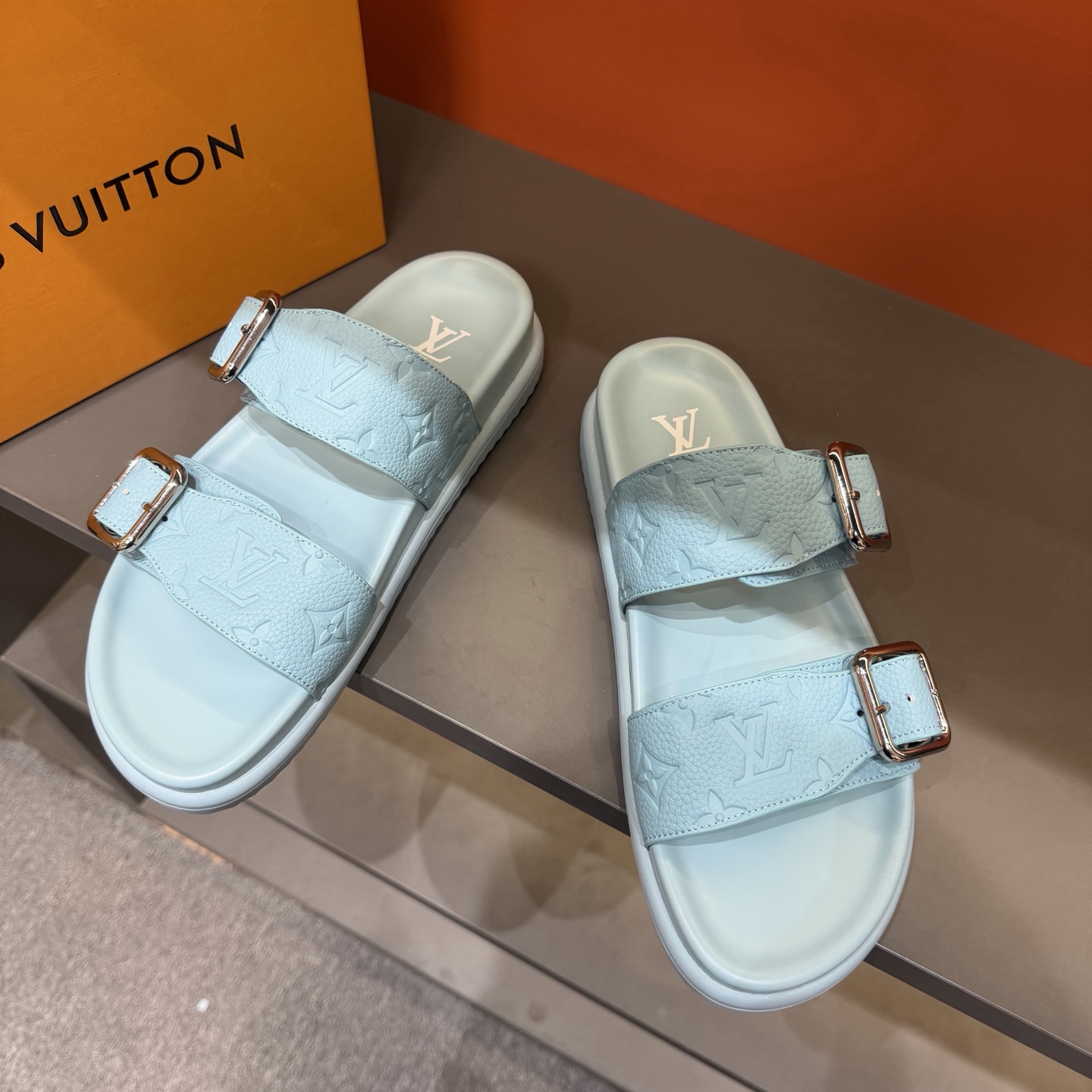 LV shoe