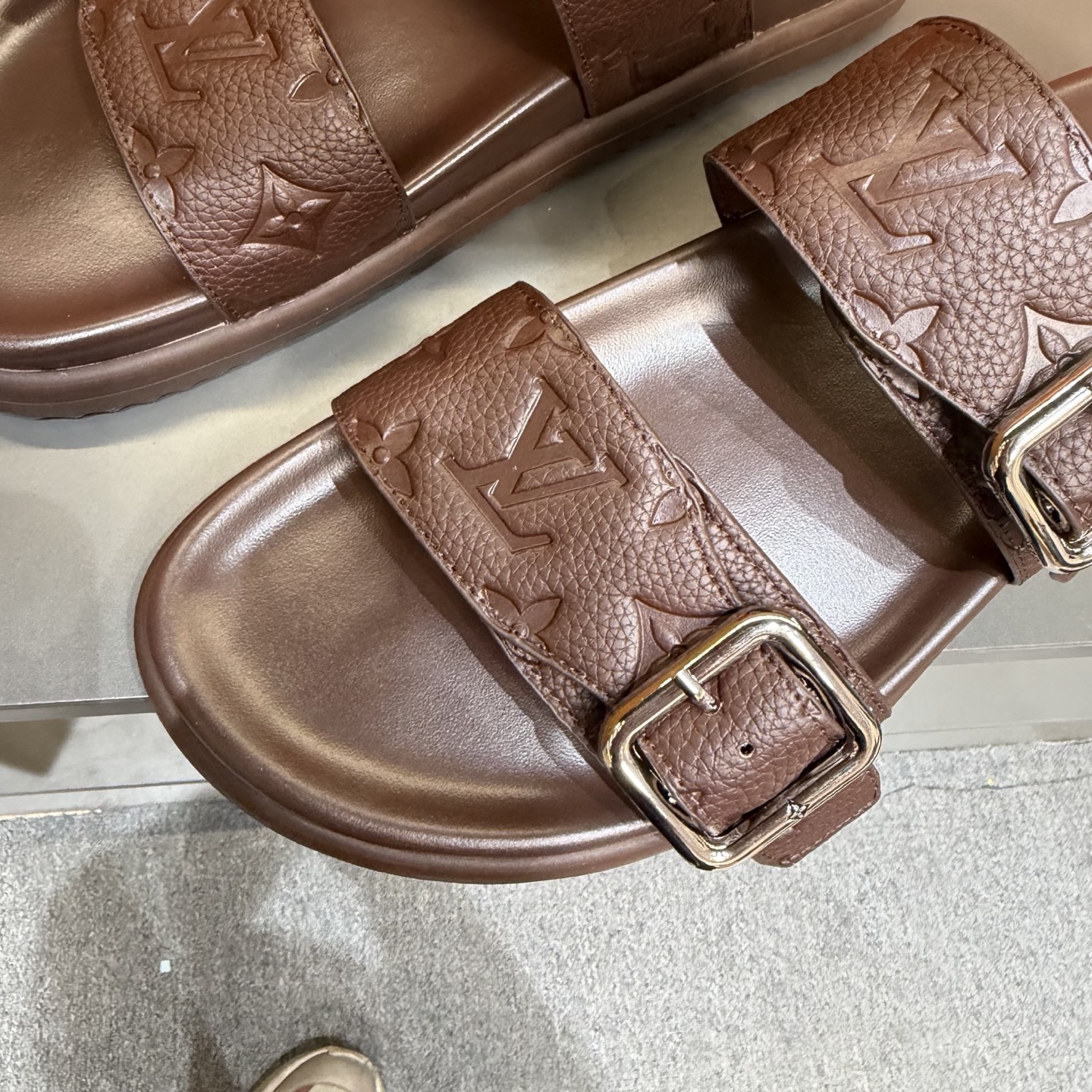 LV shoe