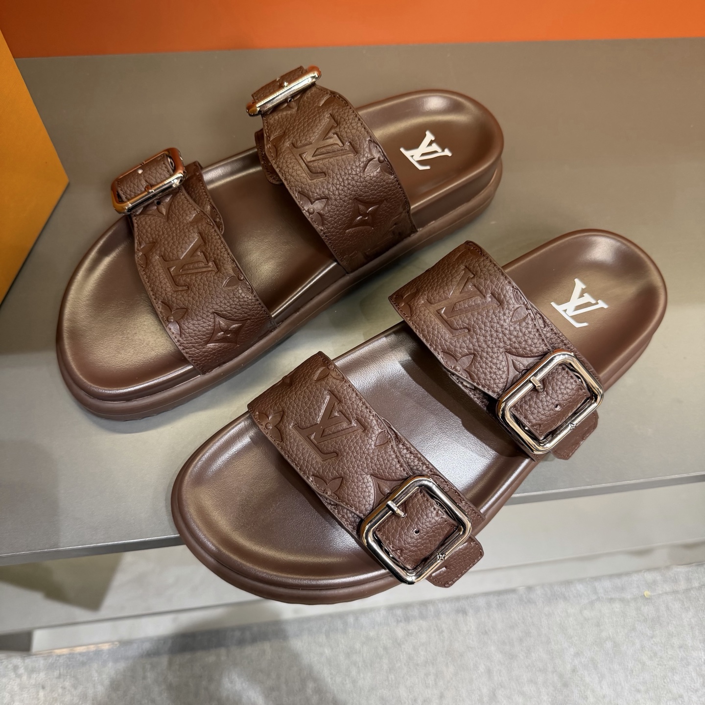 LV shoe