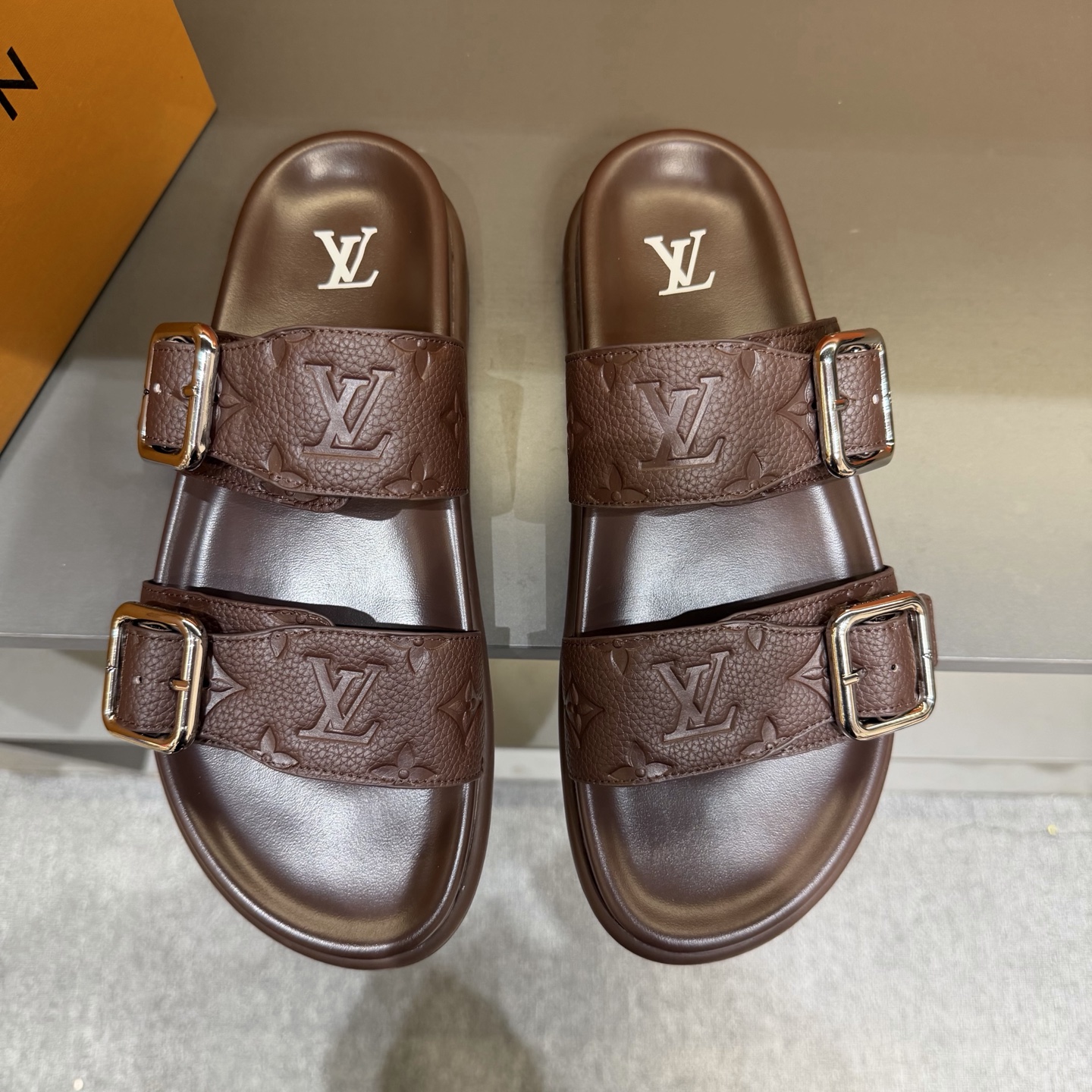 LV shoe