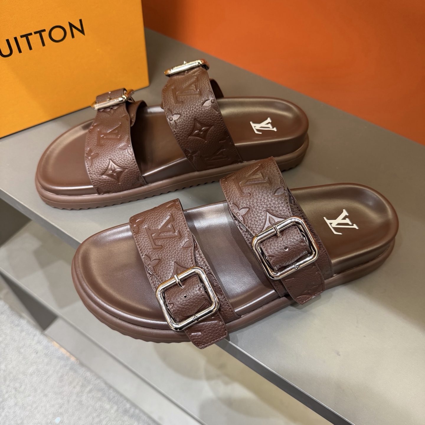 LV shoe