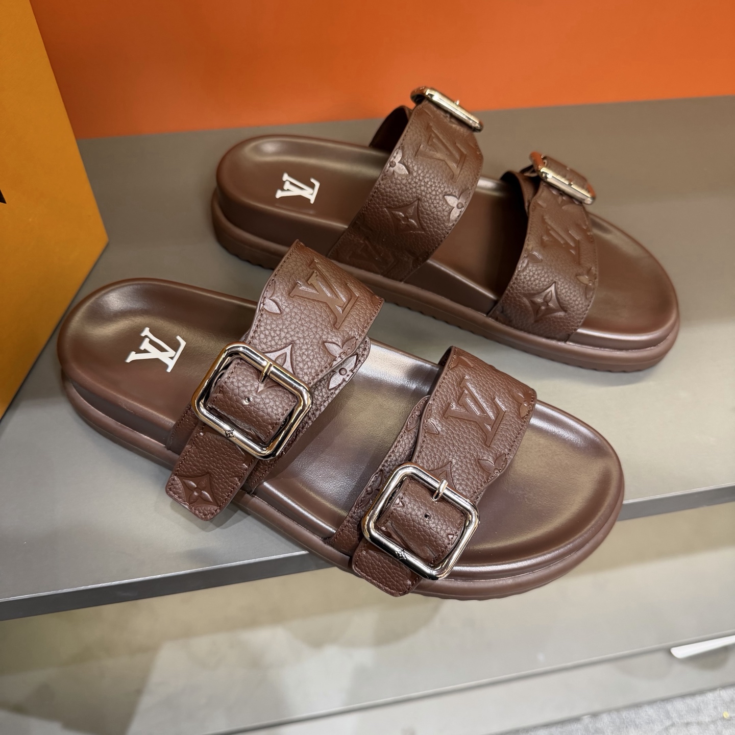LV shoe