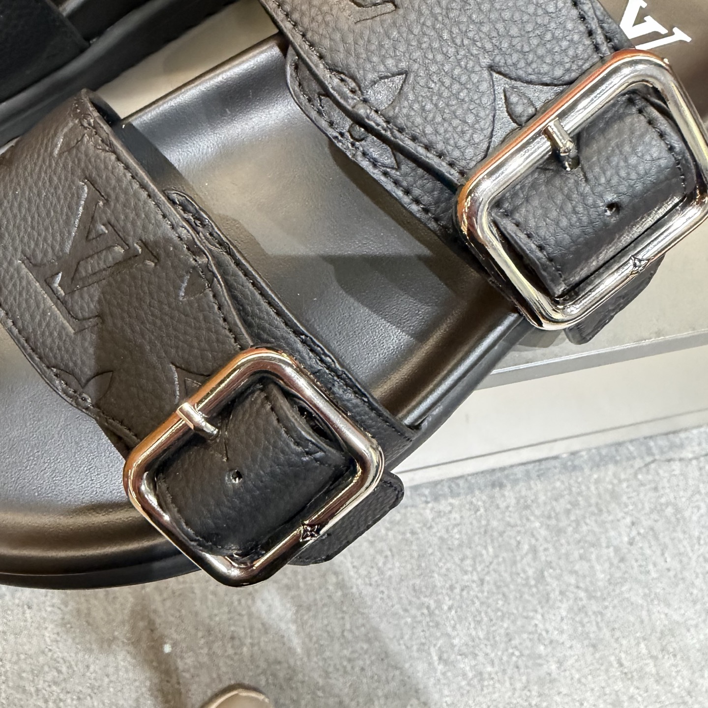 LV shoe