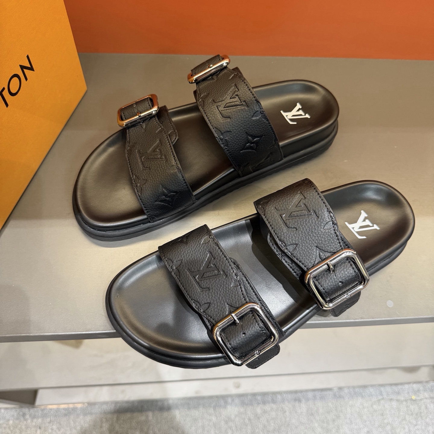 LV shoe
