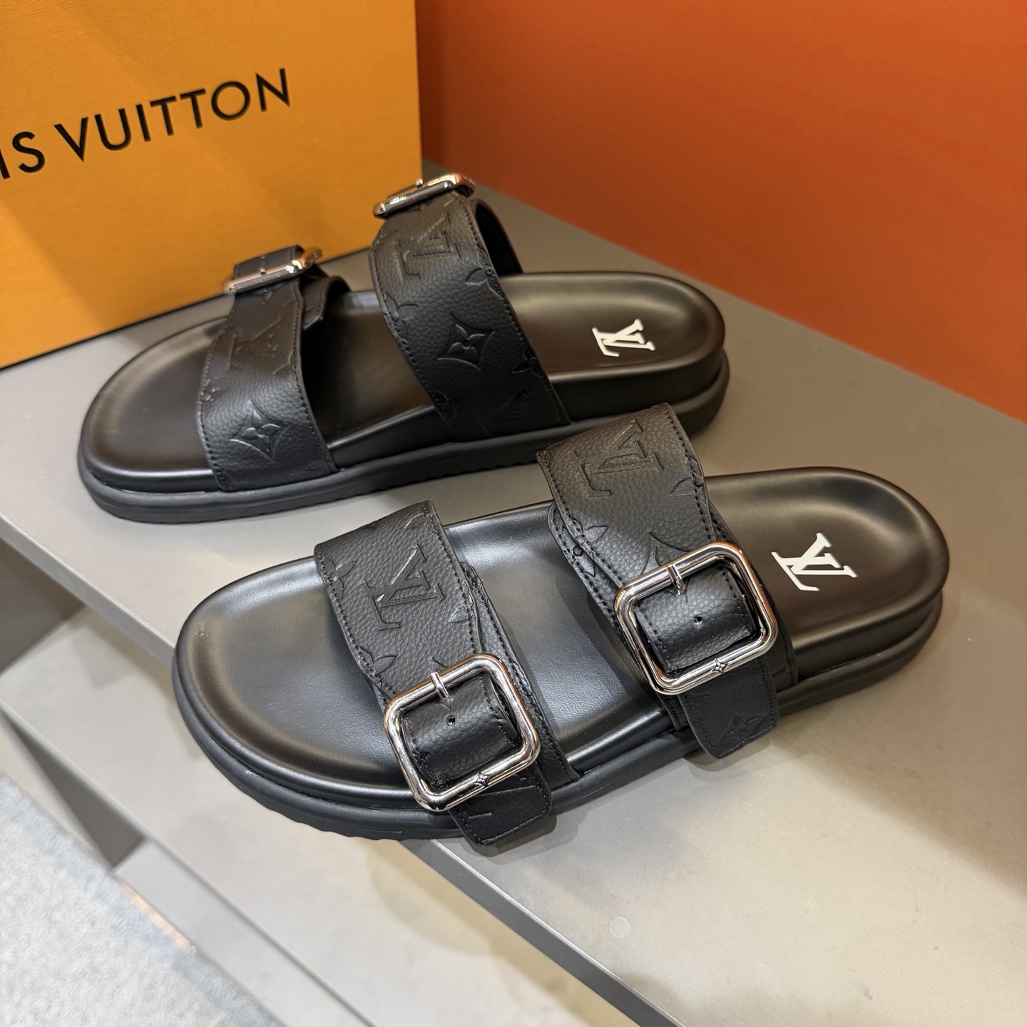 LV shoe