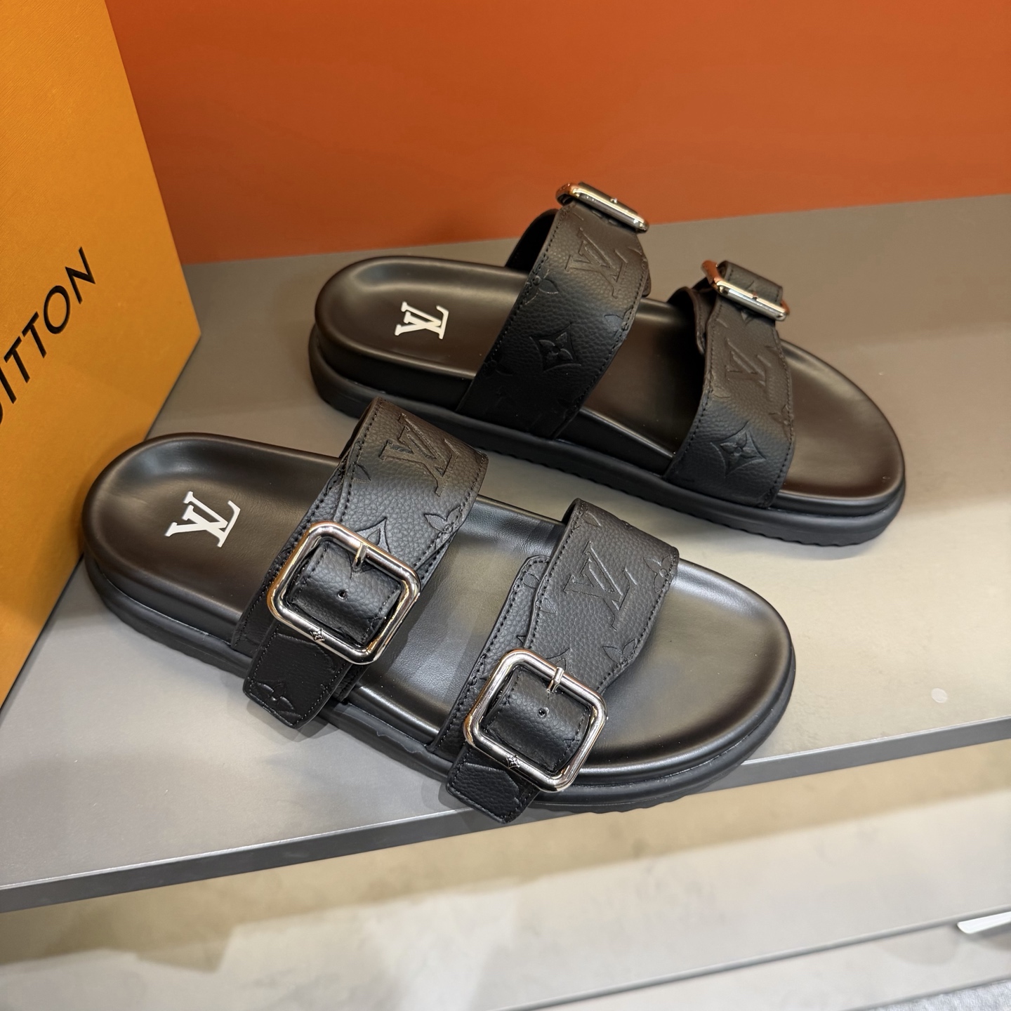 LV shoe