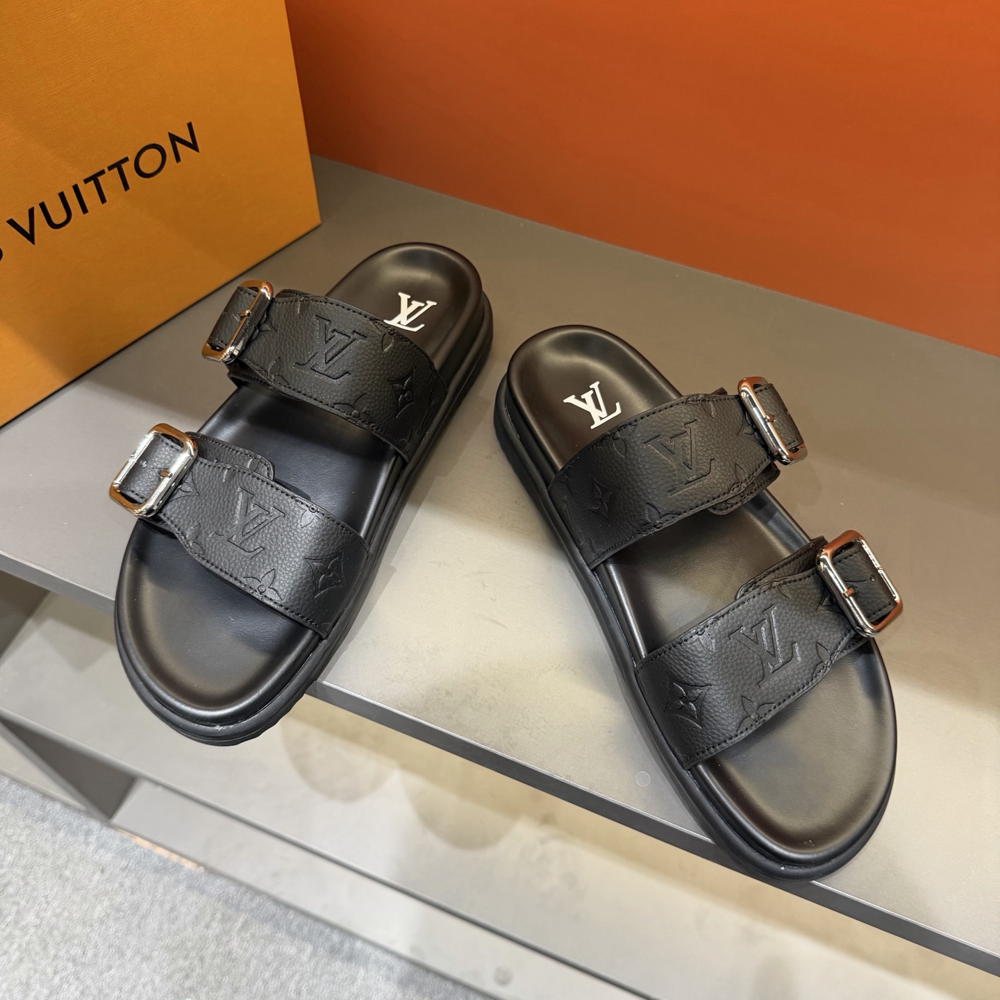 LV shoe