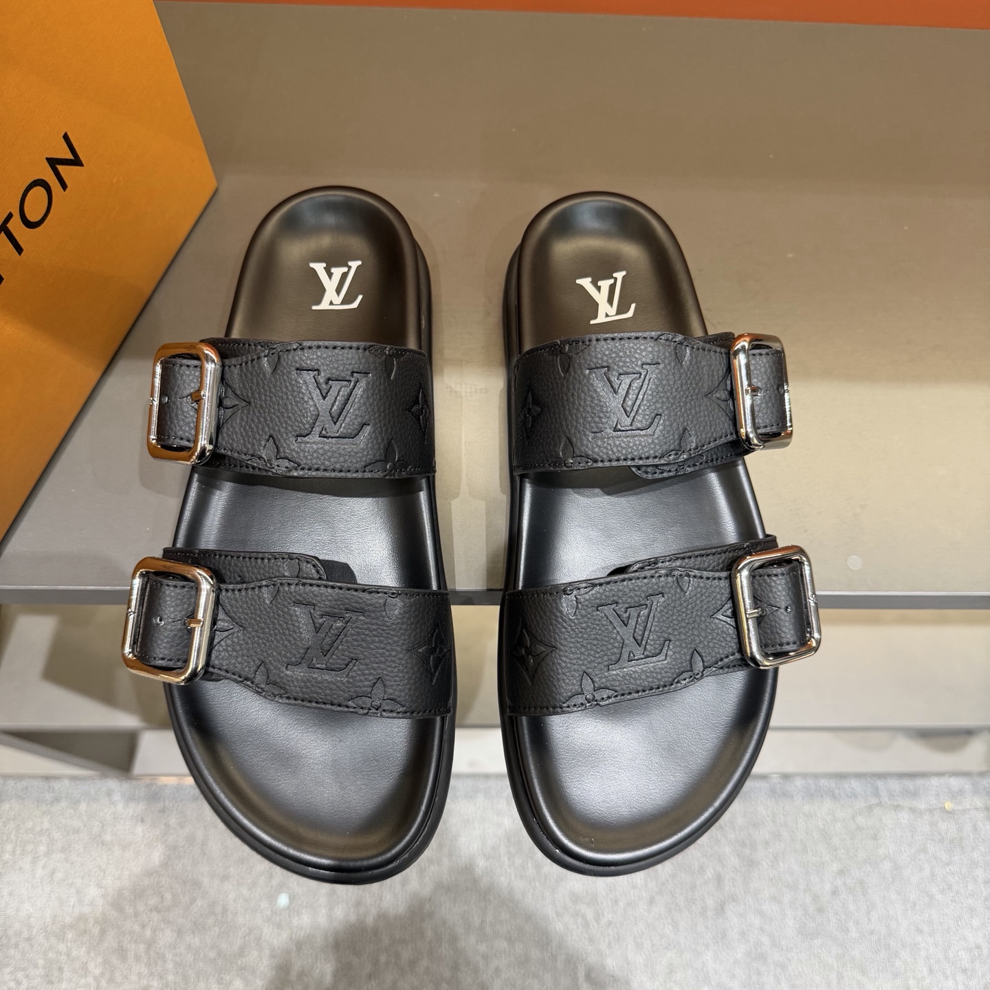 LV shoe