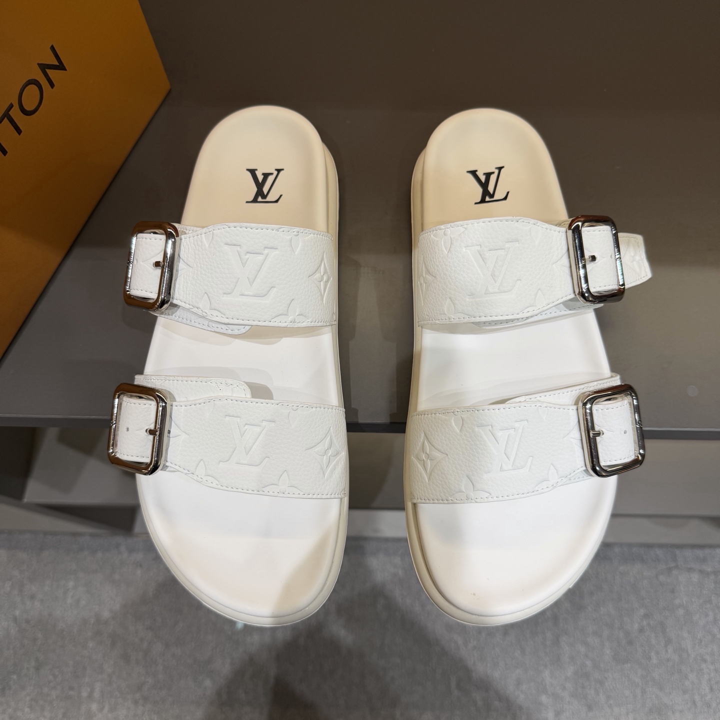 LV shoe