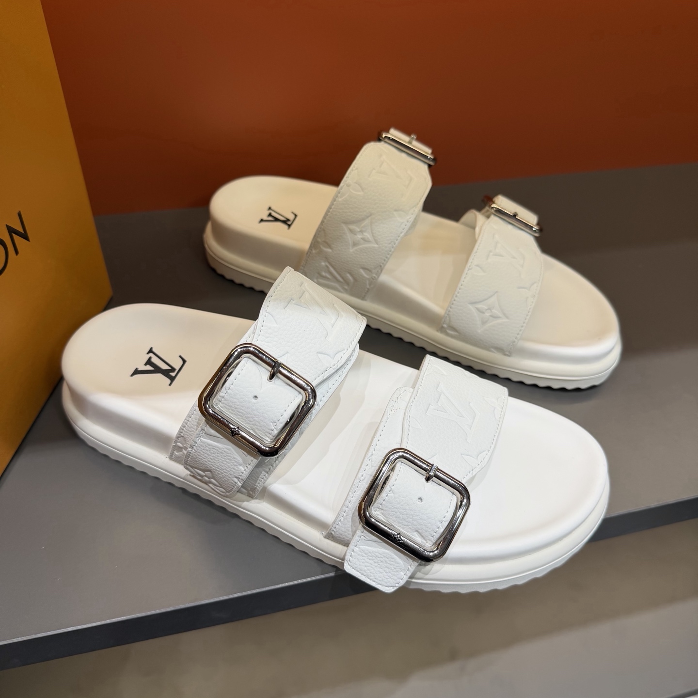 LV shoe