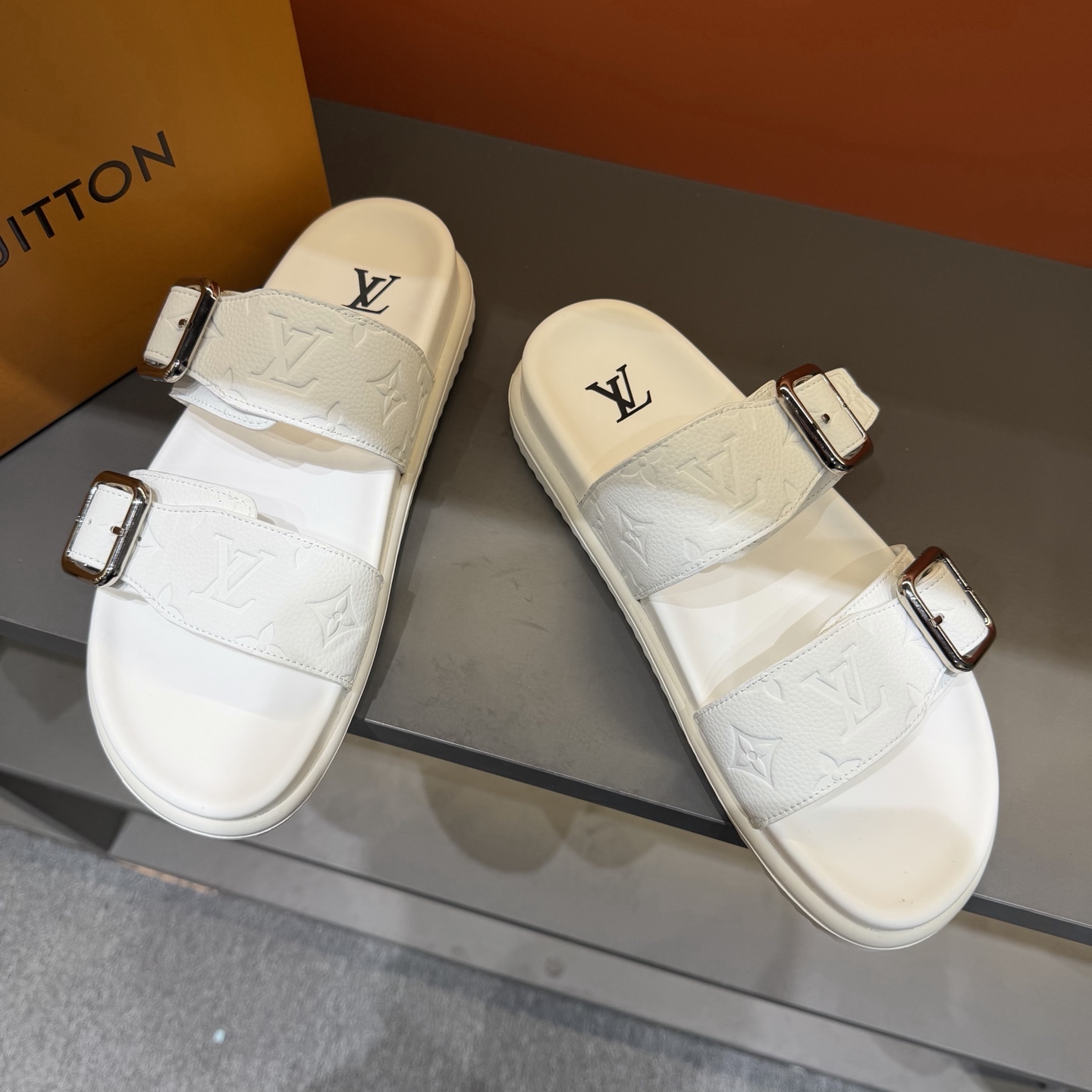 LV shoe