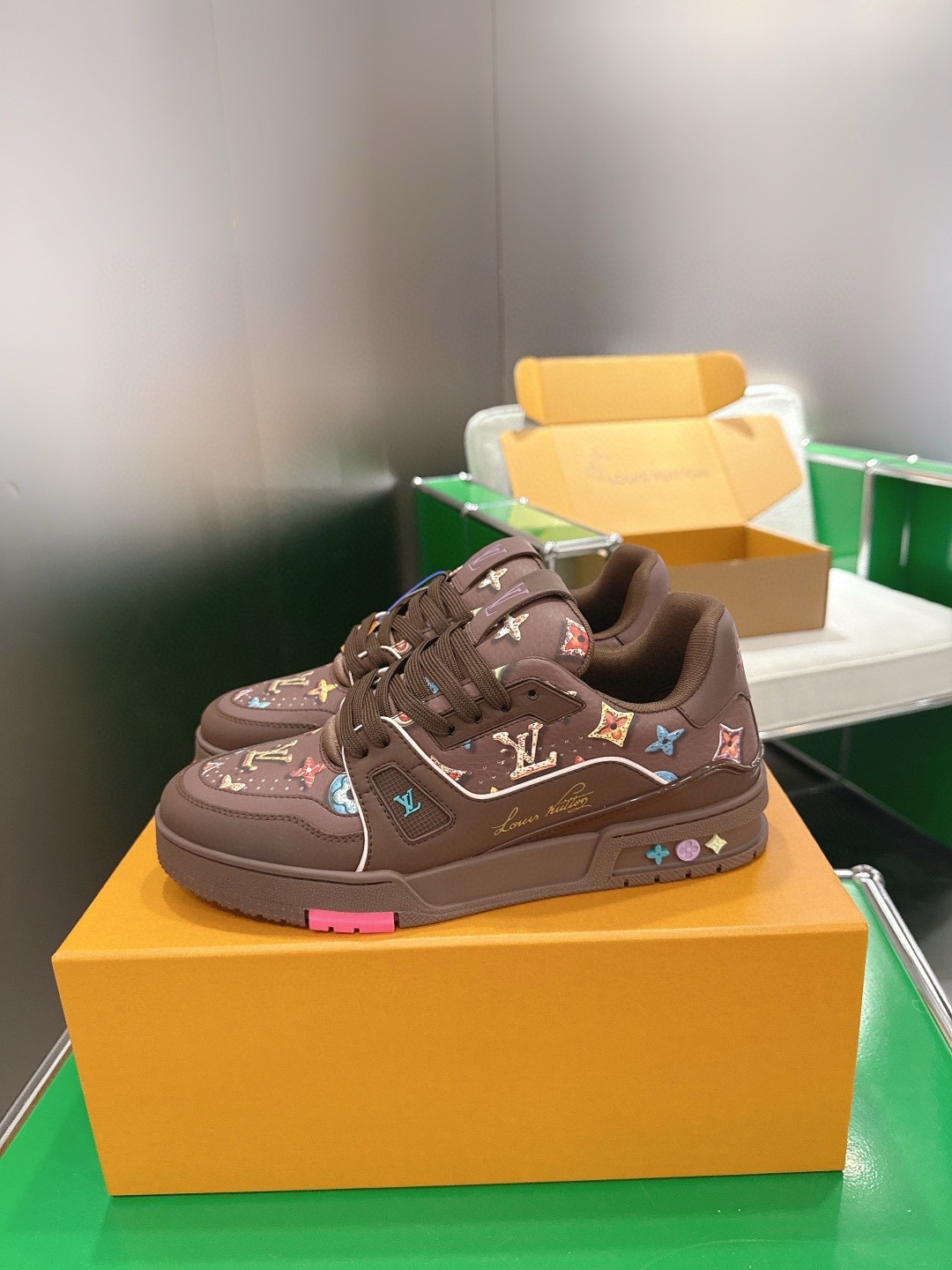 LV shoe