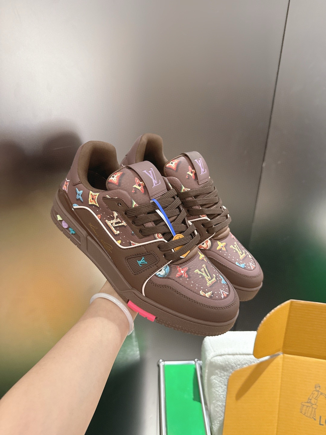 LV shoe