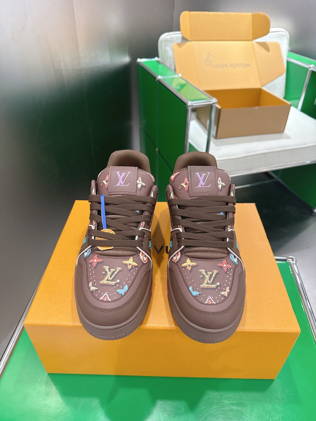 LV shoe