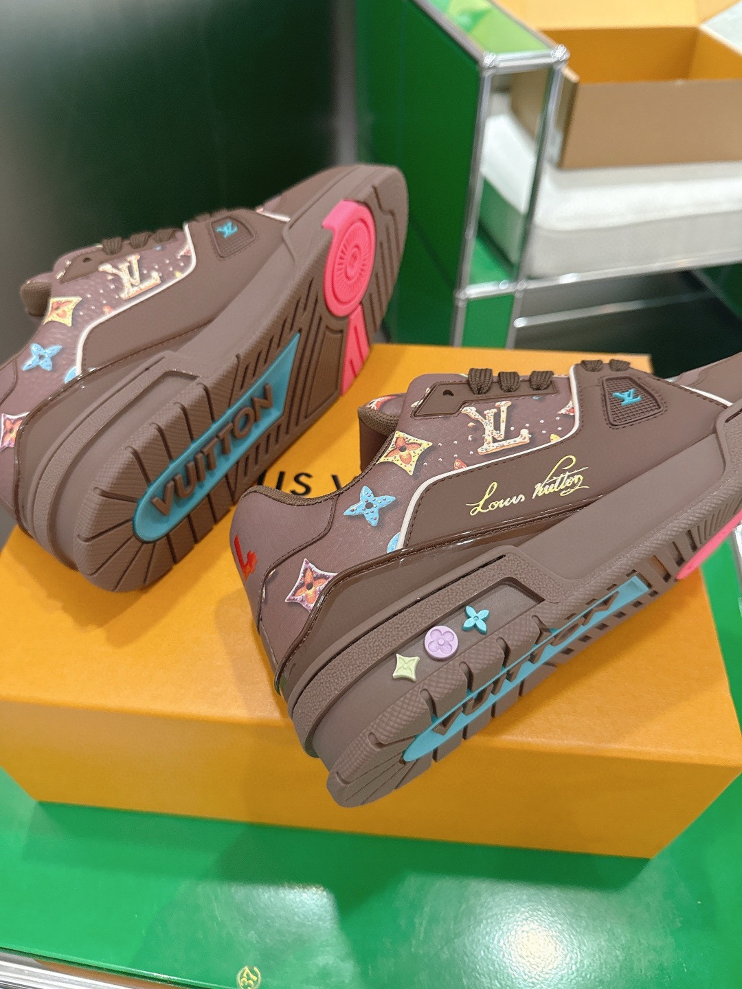 LV shoe