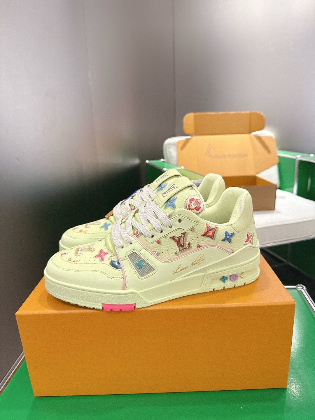 LV shoe