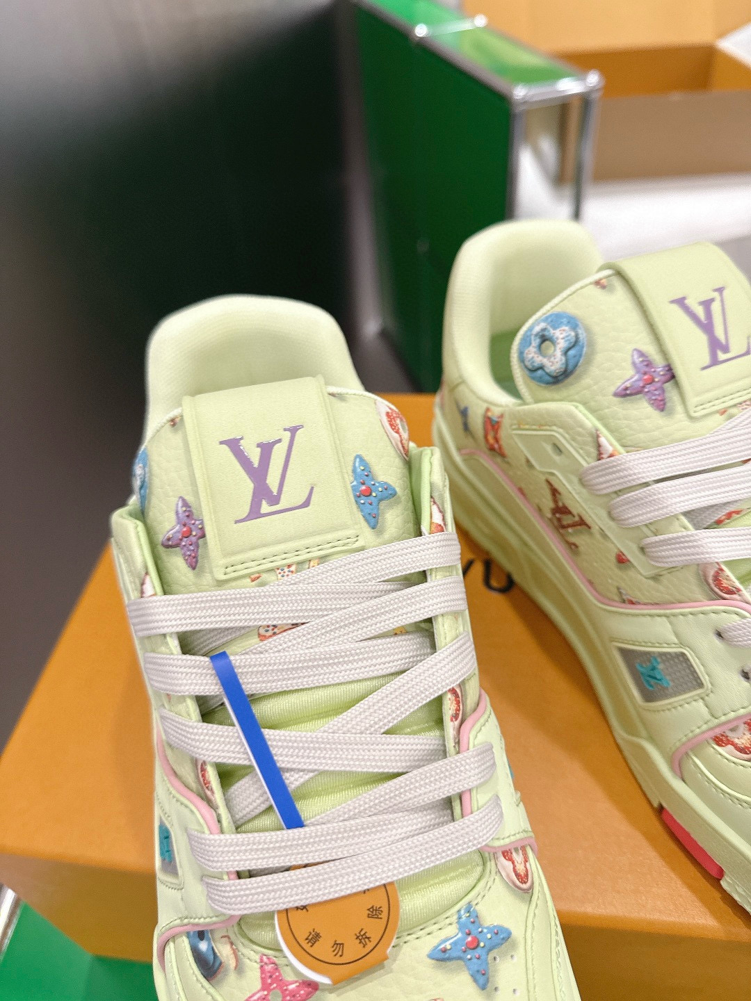 LV shoe