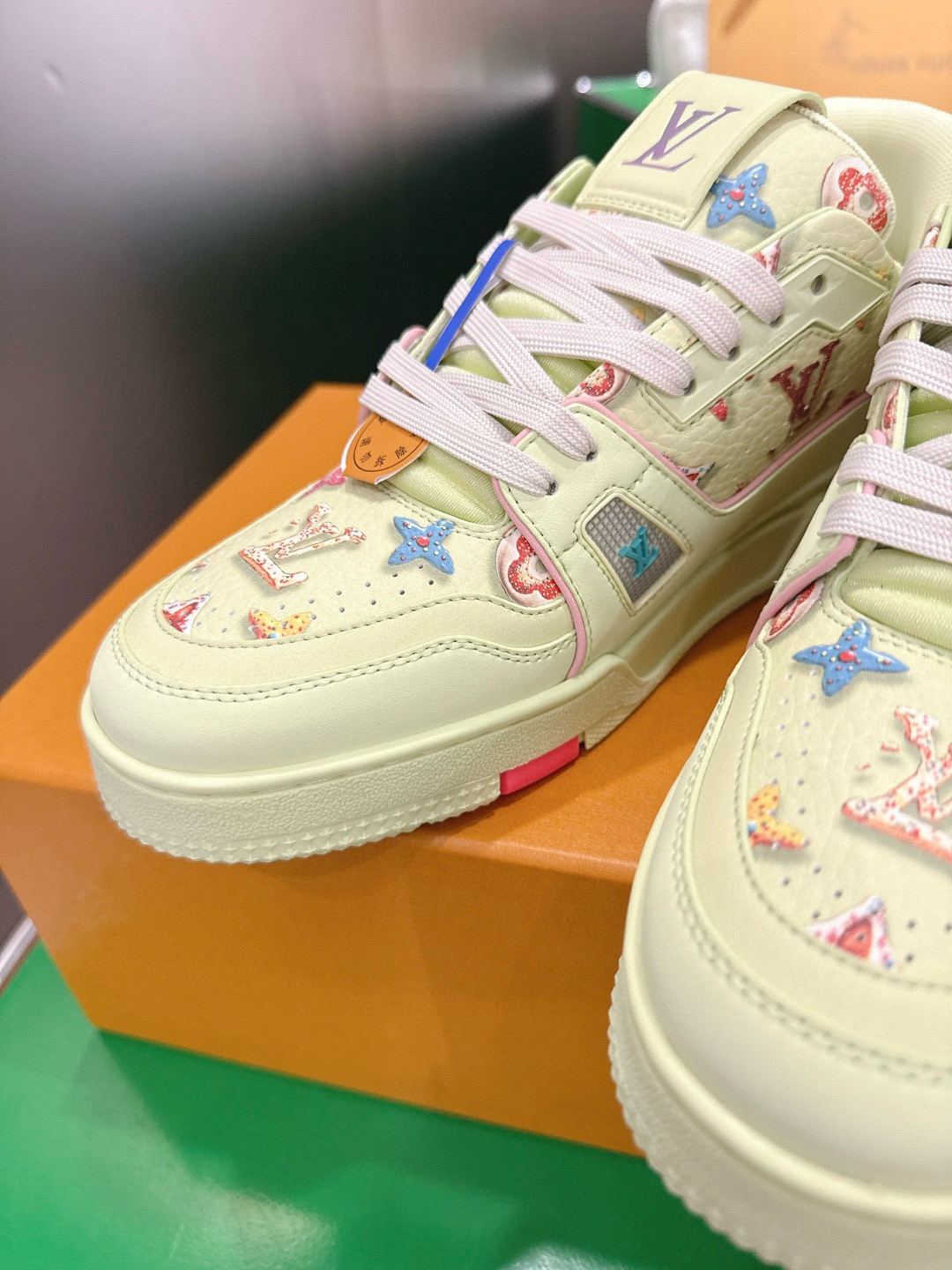 LV shoe
